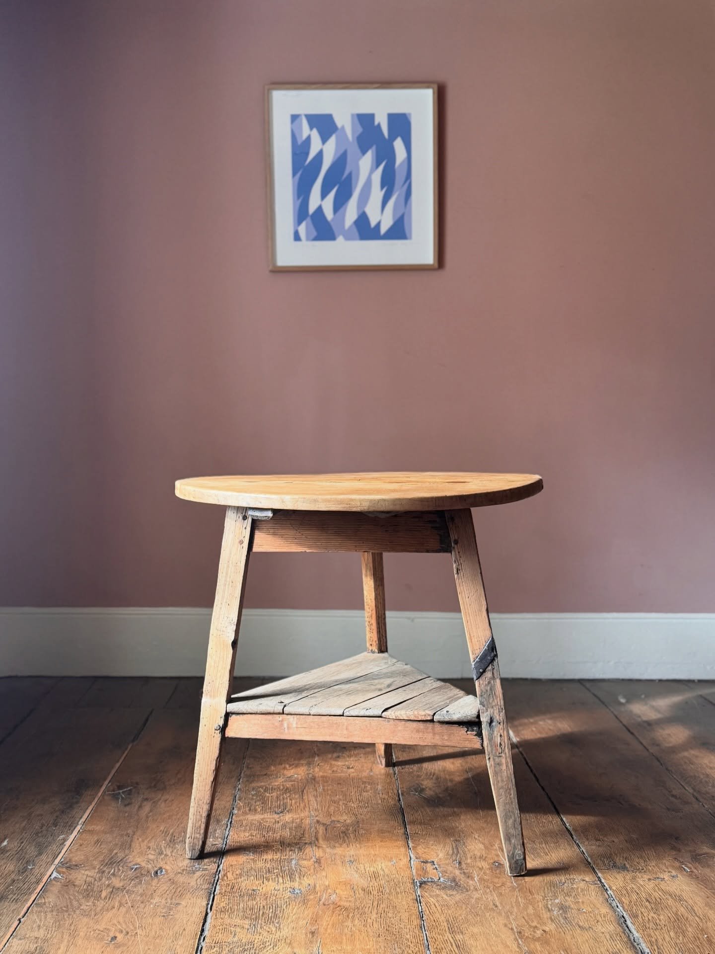 An attractive 19th Century cricket table in sycamore, pine and oak with lovely old historic repairs and tons of character. Increasingly difficult to find. 

Height 73 cm
Diameter 73 cm 

Now available to view on the website via recent acquisitions li