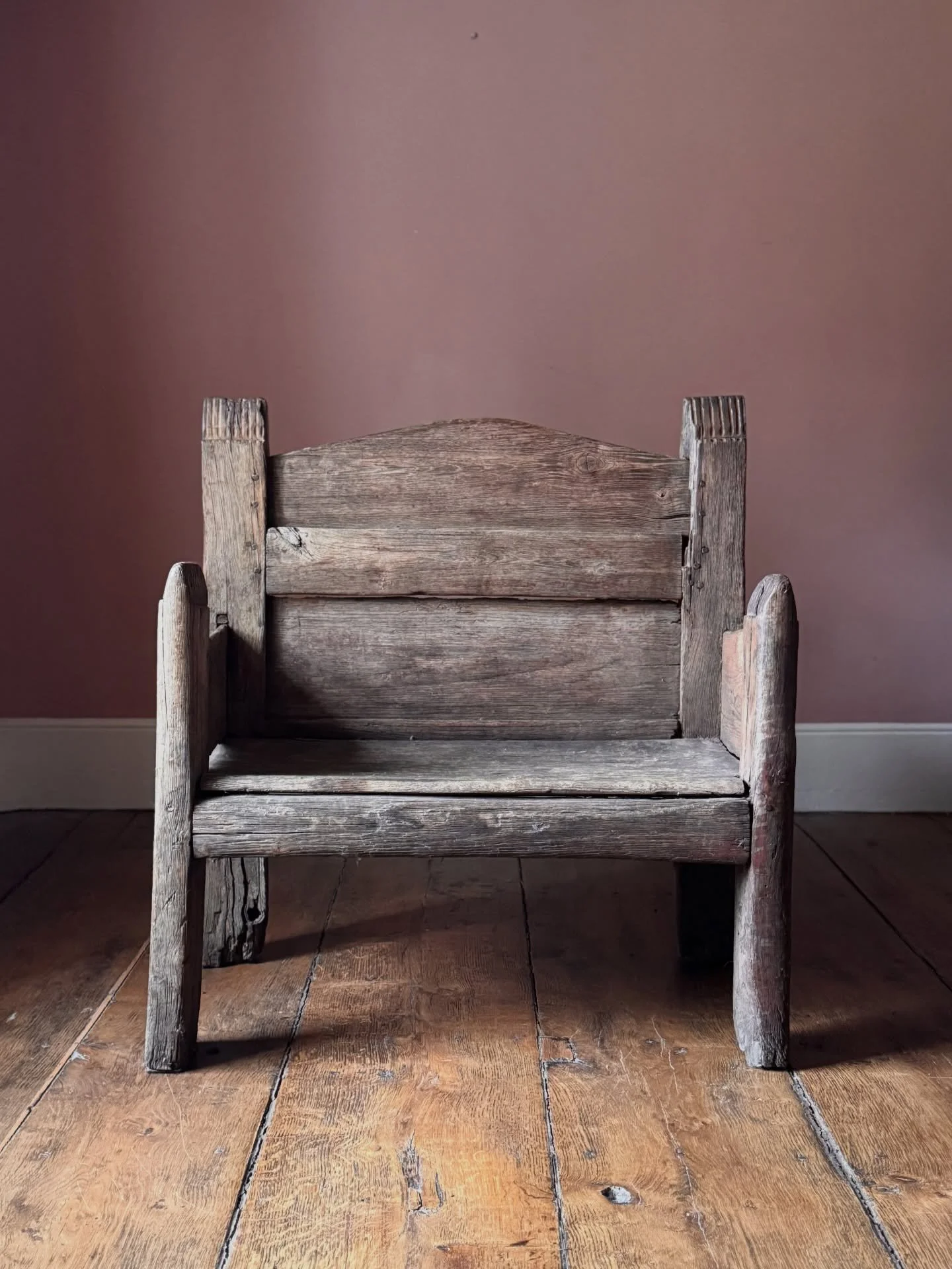 A wonderfully primitive early 19th Century French hearth settle. We&rsquo;ve really fallen in love with this one. It&rsquo;s got tons of character, a fantastic shape, really solid construction and lovely basic detailing. It&rsquo;s also a little smal