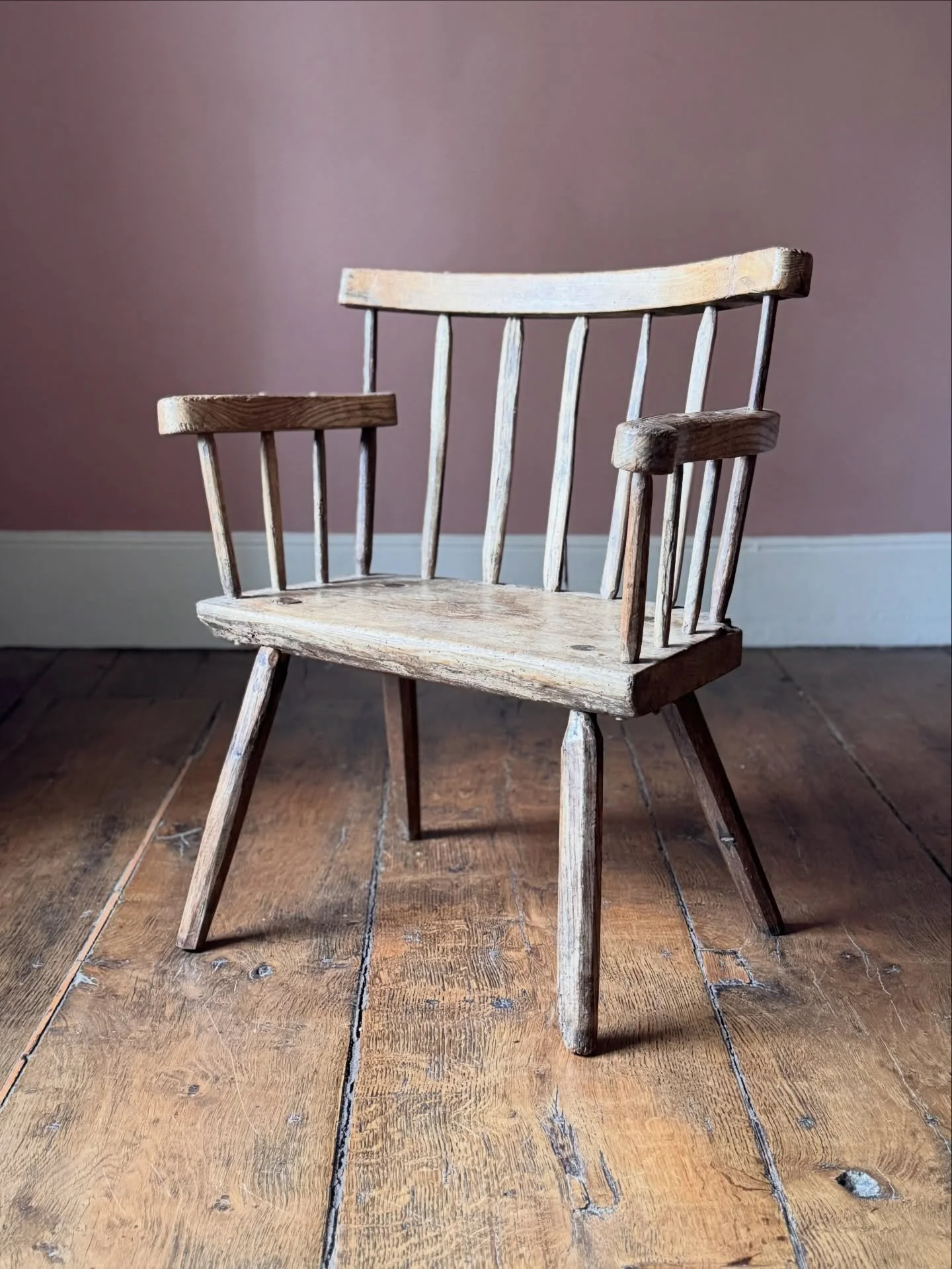 A substantial 19th Century Irish Hedge chair with great character and presence. Also very comfortable. A good example of Irish vernacular furniture. 

Height 72 cm
Width 66 cm
Depth 44 cm

Now available to view on the website via recent acquisitions 