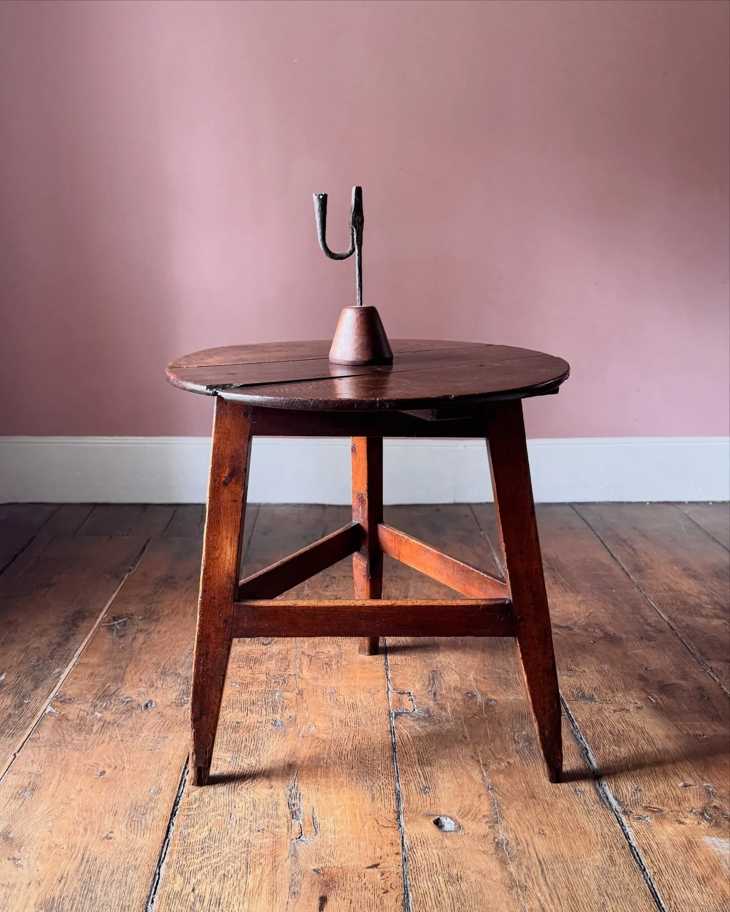 A restrained and beautiful 19th Century Welsh cricket table, with an oak top over pine legs which are rich with historic paint. A lovely simple piece of vernacular furniture.

Height 69.5 cm
Diameter 67 cm

Now available to view on the website via re