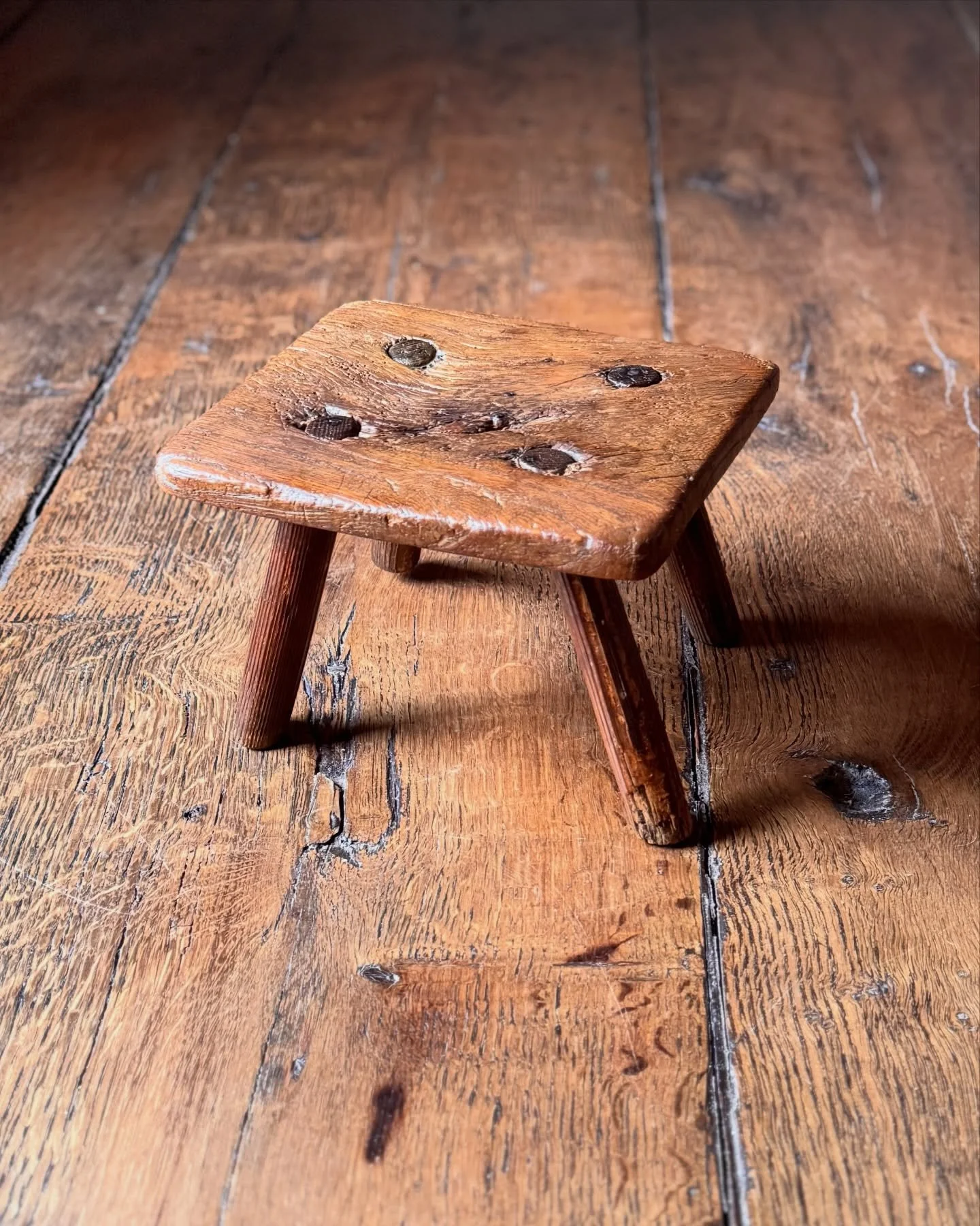 A lovely little 19th Century stool in elm. Perfect as a candle stand or for your favourite book. 

Height 15 cm 
Depth 19 cm 
Width 20 cm
&pound;145

Going onto the website this evening. DM for details.