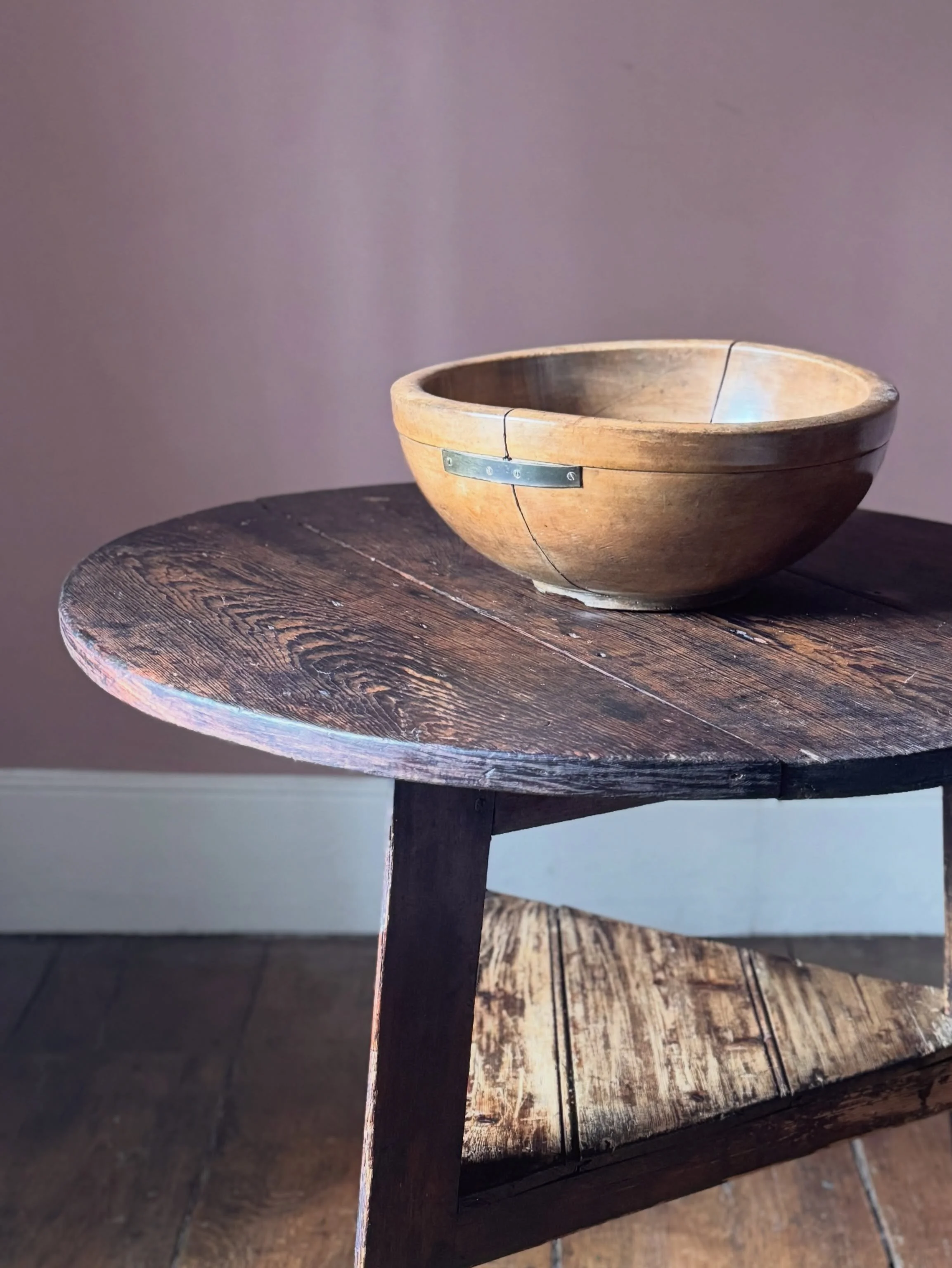 A large 19th Century sycamore dairy bowl with a charming historic repair. Perfect for apples. Or anything you wish. 

Height 15 cm
Diameter 36 cm
&pound;195

Now available to purchase on the website via recent acquisitions link in bio