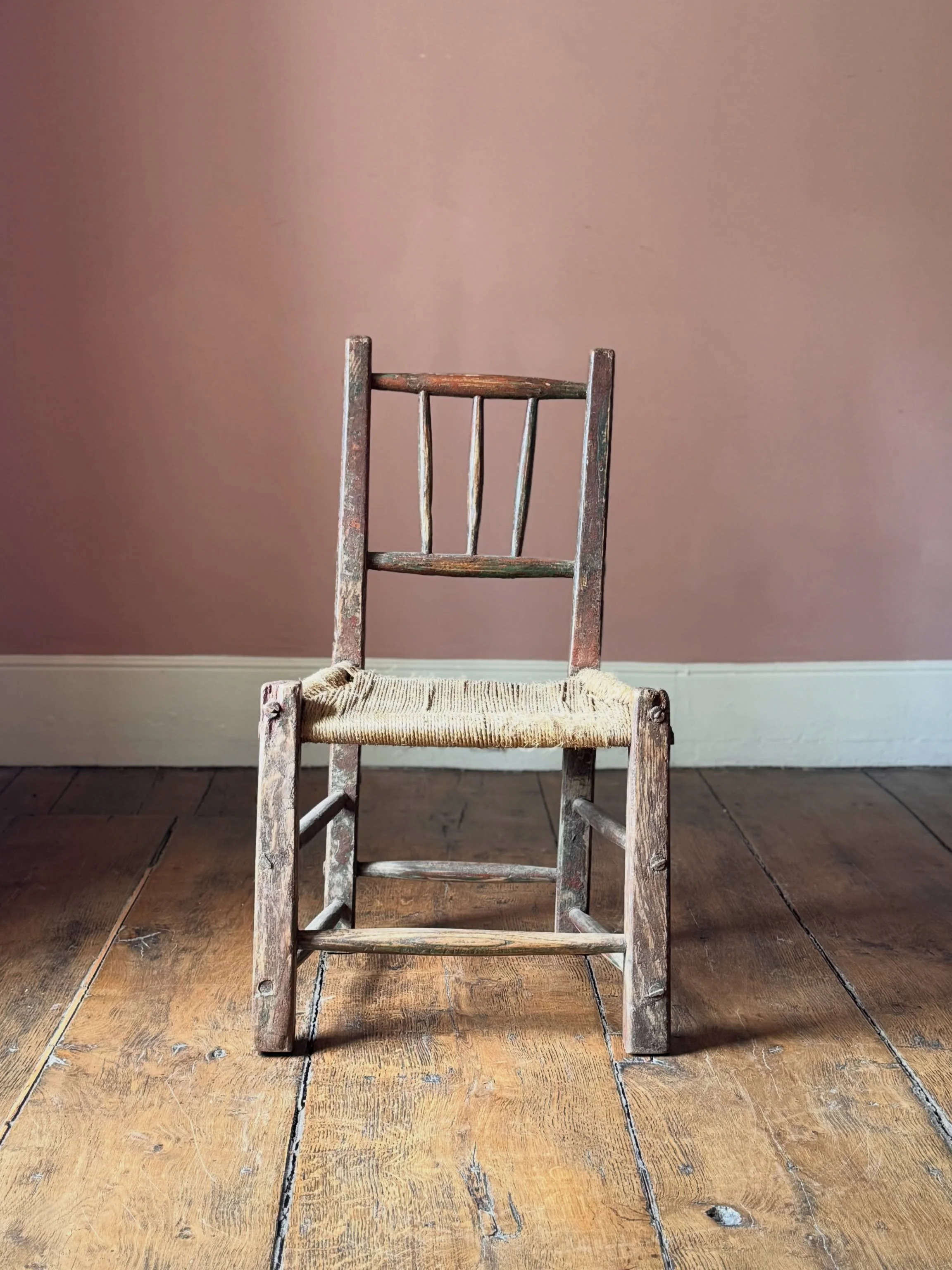 For a long time we didn&rsquo;t fully appreciate Irish sugan chairs, having fallen in love with their Irish sibling, the hedge chair. Recently we&rsquo;ve woken up to their atmospheric and humble beauty and they&rsquo;re now amongst our favourite cha