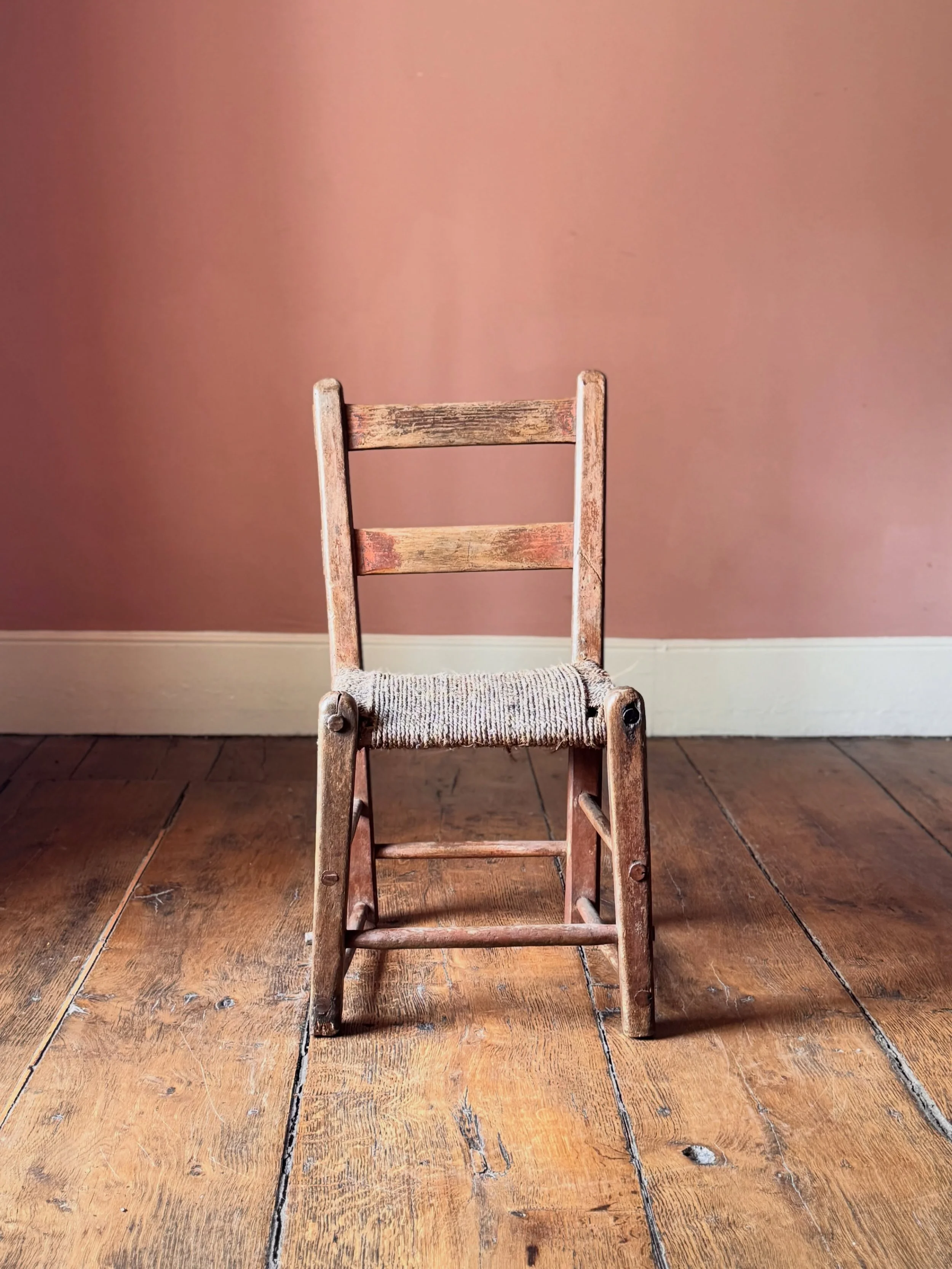 A lovely 19th Century Irish sugan chair with remnants of historic paint. An atmospheric piece of vernacular Irish seating. 

Height 77 cm
Width 43 cm
Depth 39 cm

View on our website via recent acquisitions link in bio or DM for details