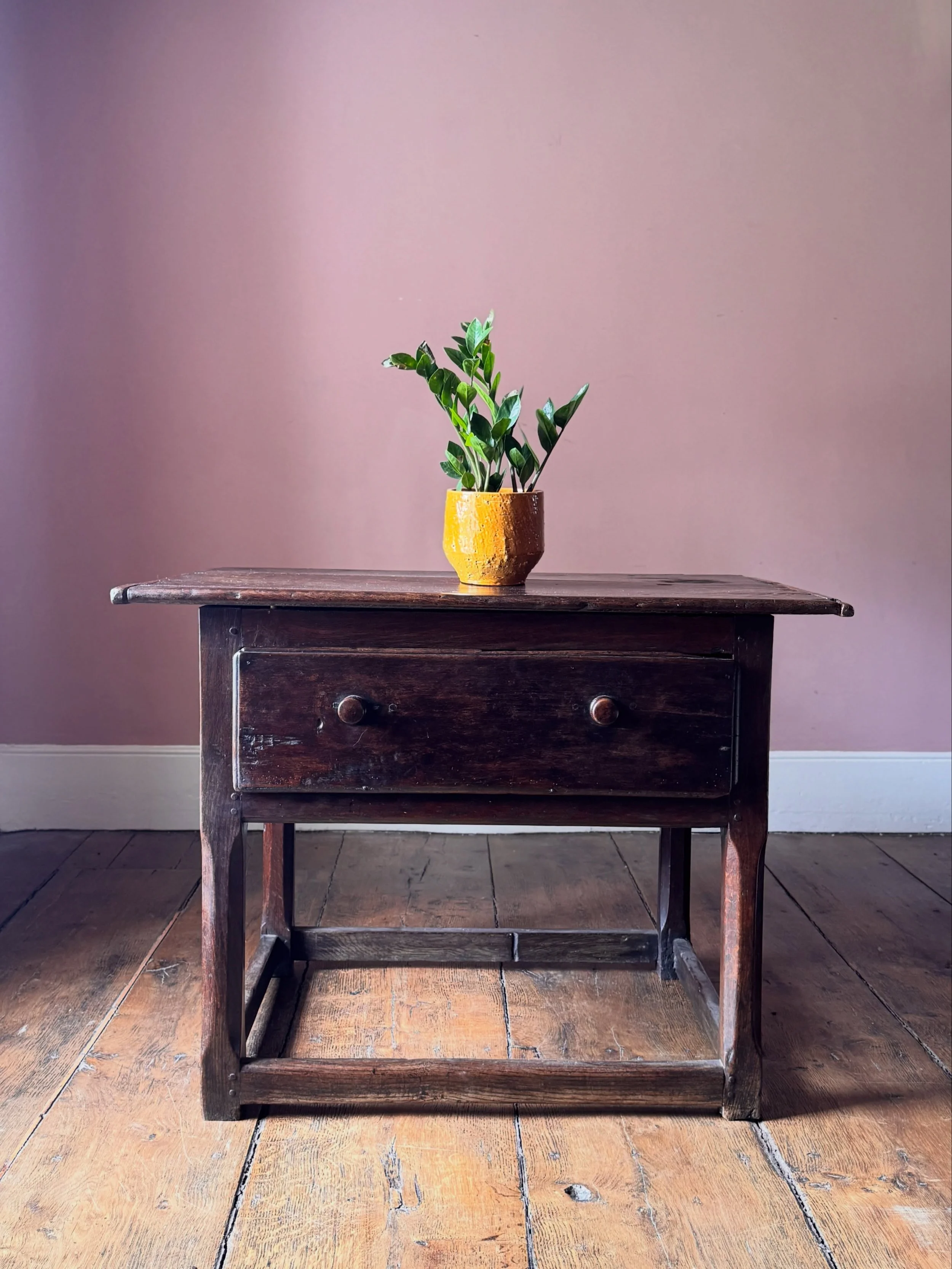 A wonderful oak 19th Century Welsh dairy table with the most fantastic colour. A really good solid piece of vernacular country furniture. 

Height 74 cm
Width 101 cm
Depth 69 cm

Now available to view on our website via recent acquisitions link in bi