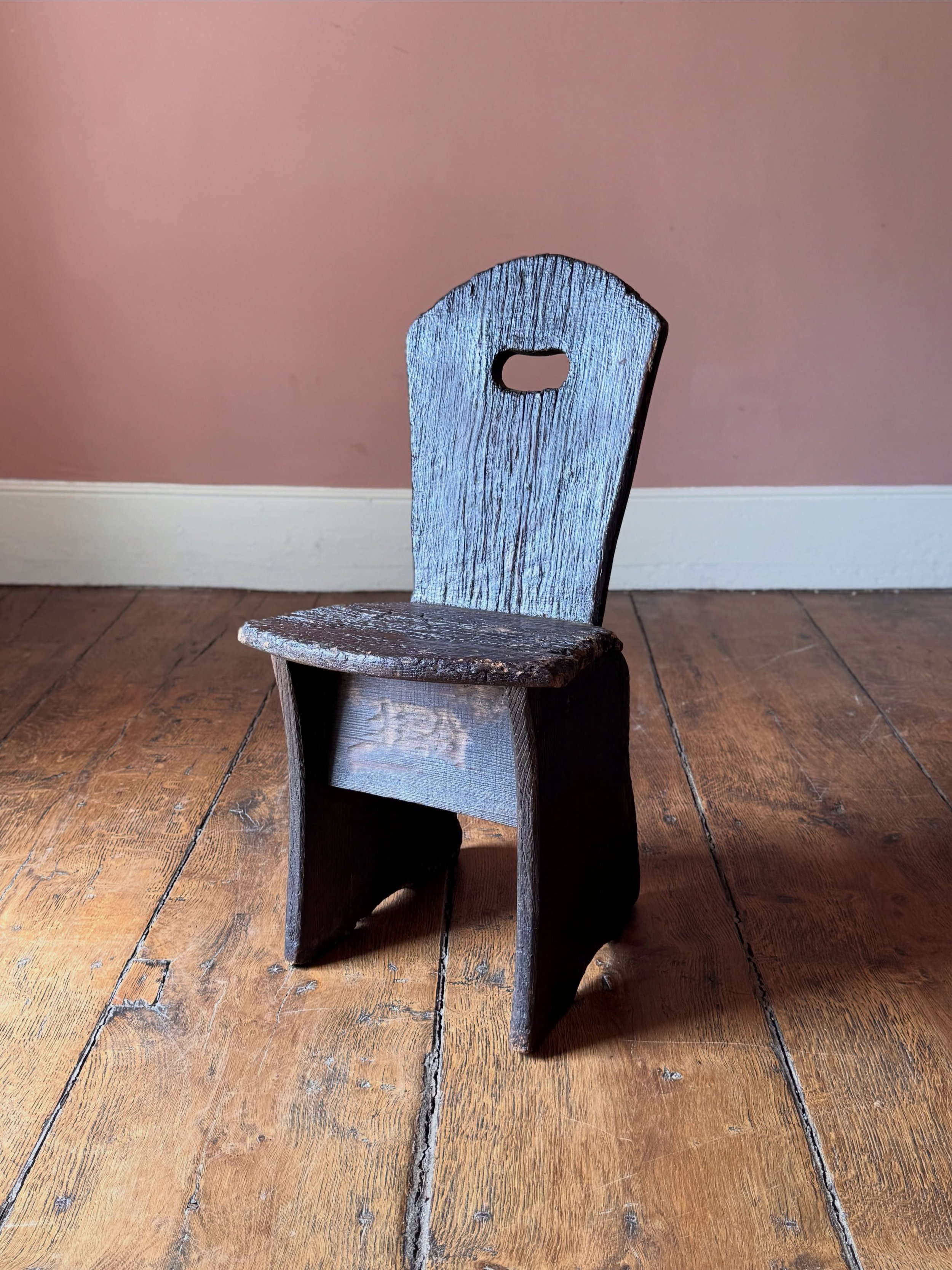 A 19th Century oak slate splitters stool from Wales. Used in a quarry for refining slate into thinner slabs during the splitting process. Of very primitive nailed construction. Deeply worn through decades of use.

An atmospheric piece of vernacular W
