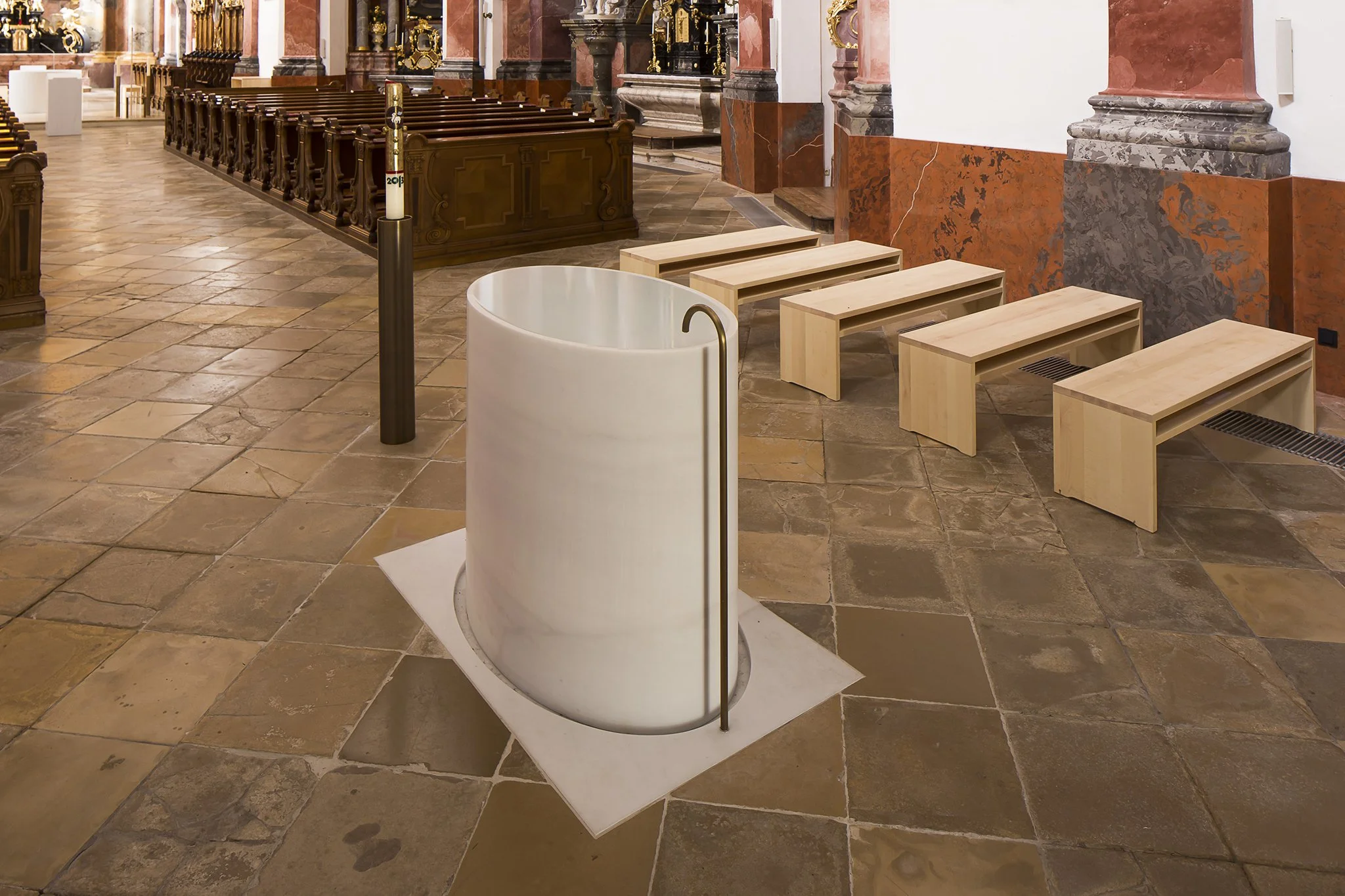 2013_Die neuen liturgischen Orte, Taufstein, Benediktinerstift Altenburg, Altenburg