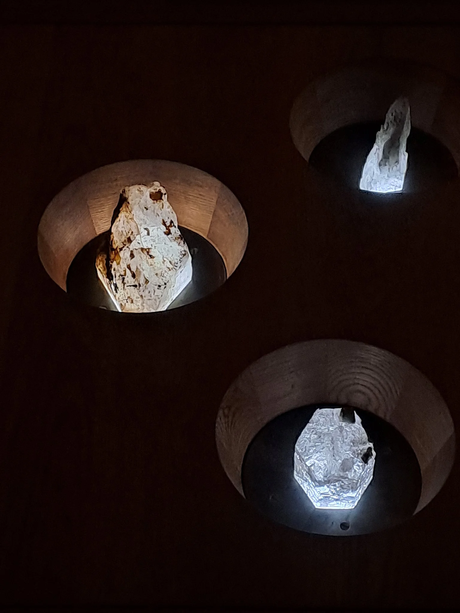 2025_Neues Portal, fünf Bergkristalle, Stiftskirche St. Peter, Salzburg