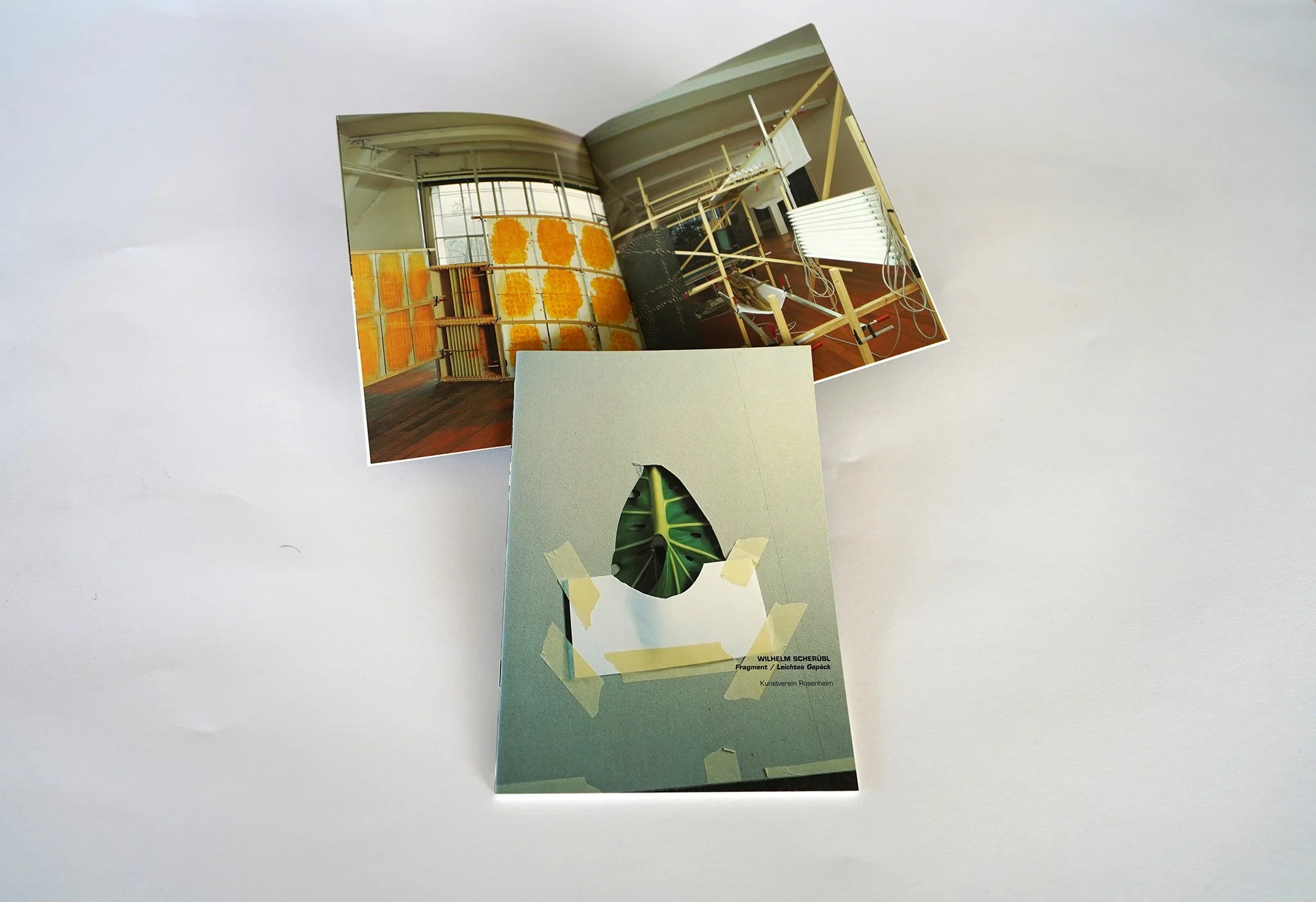 2001_Fragment/Leichtes Gepäck, Wilhelm Scheruebl, Kunstverein Rosenheim