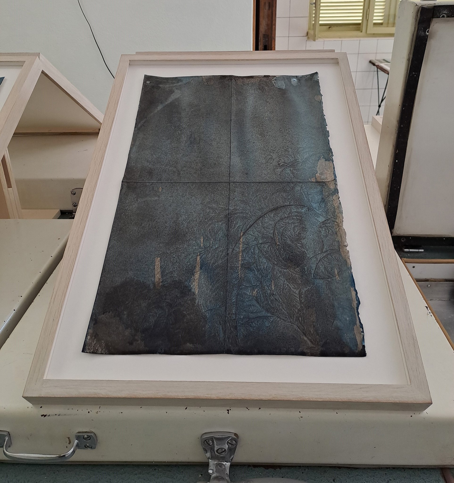 2024_Minusaquarell/Kreuz, 52 x 32 cm, Aquarell und Tusche auf Papier, Tiefkühlhaus Jennersdorf, Jennersdorf