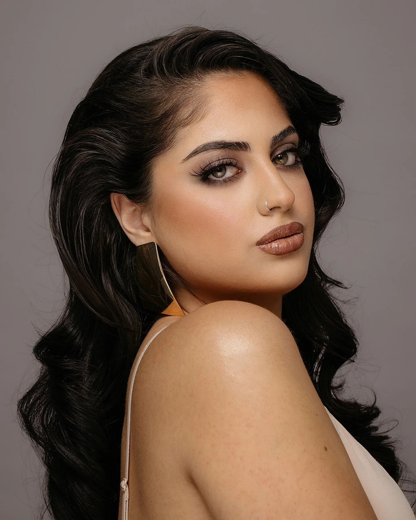 My 4 Seasons of Glam Shooting✨
was a celebration of beauty, style, and the magic of every season. From fresh spring vibes to winter elegance, we captured stunning looks that shine all year round.

A huge thank you to our amazing team for their creati