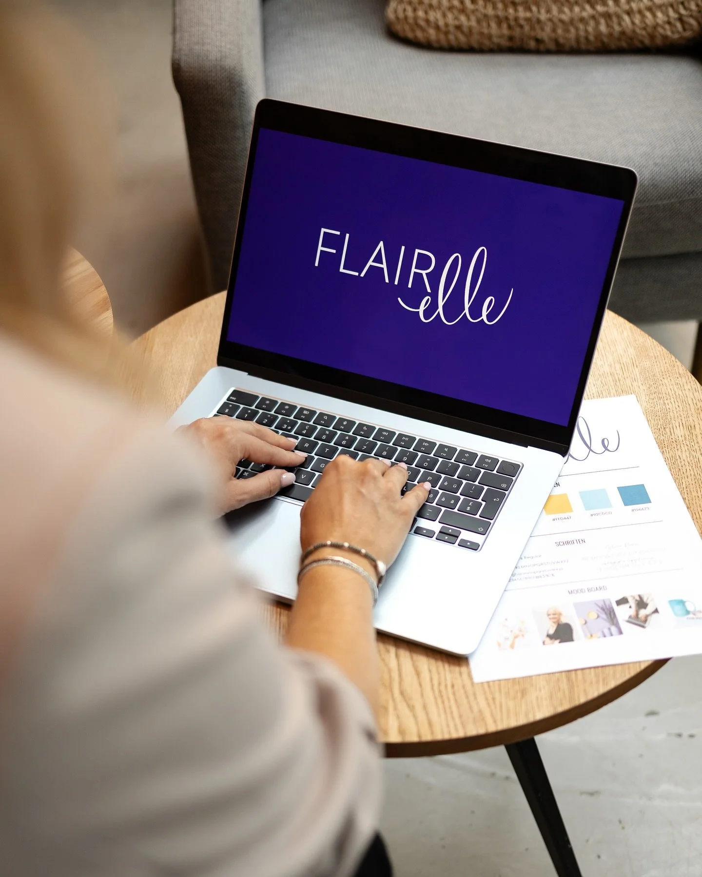 #brandshooting

Starkes Branding mit Flairelle 💜 @flairelle.ch 

F&uuml;r Danielle von Flairelle durfte ich ein Branding-Shooting umsetzen, das Strategie und Stil perfekt verbindet &ndash; modern, professionell und mit Pers&ouml;nlichkeit.

👉 Jetzt