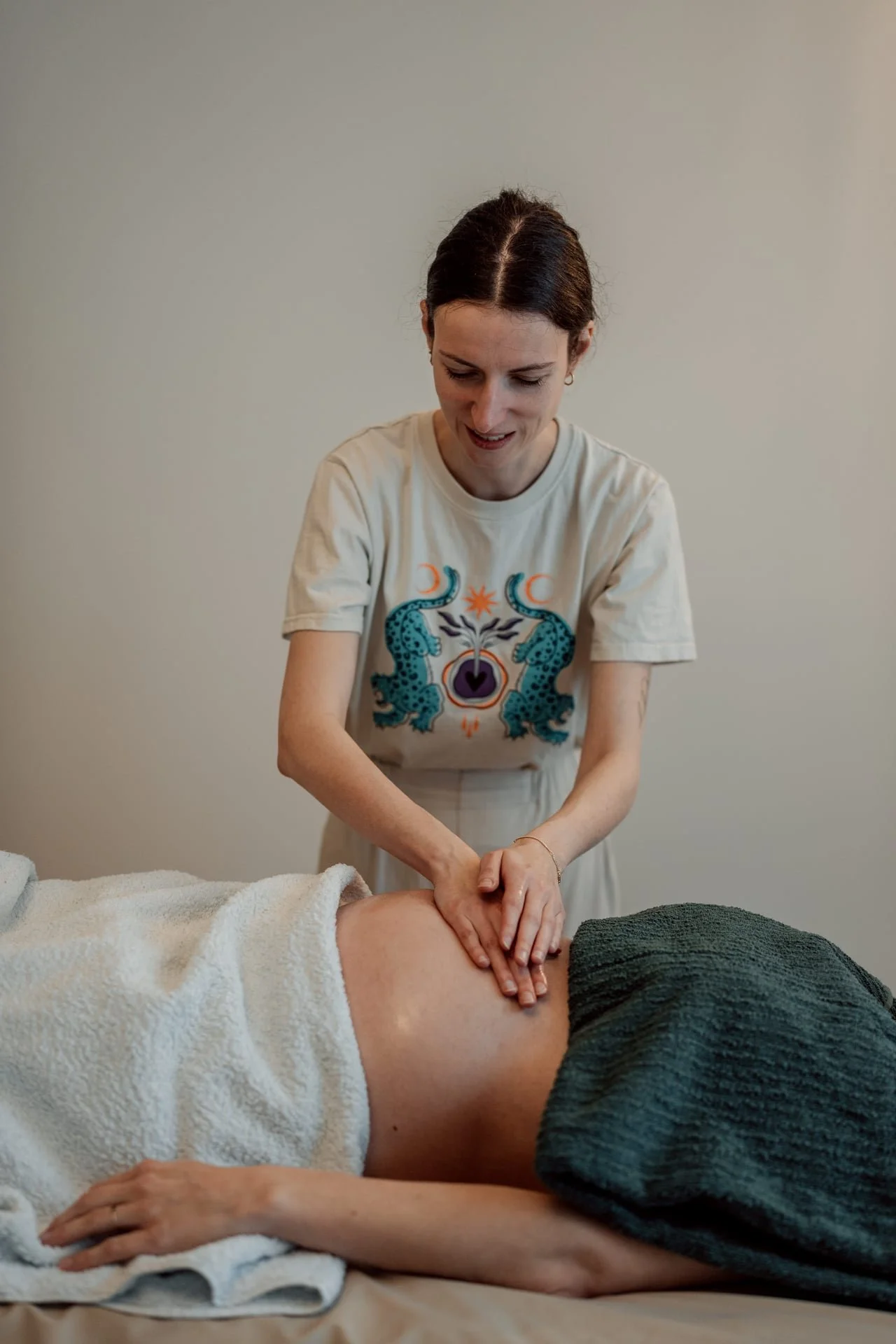 Ayurveda Massage bei Doula Deborah Staub in Bern