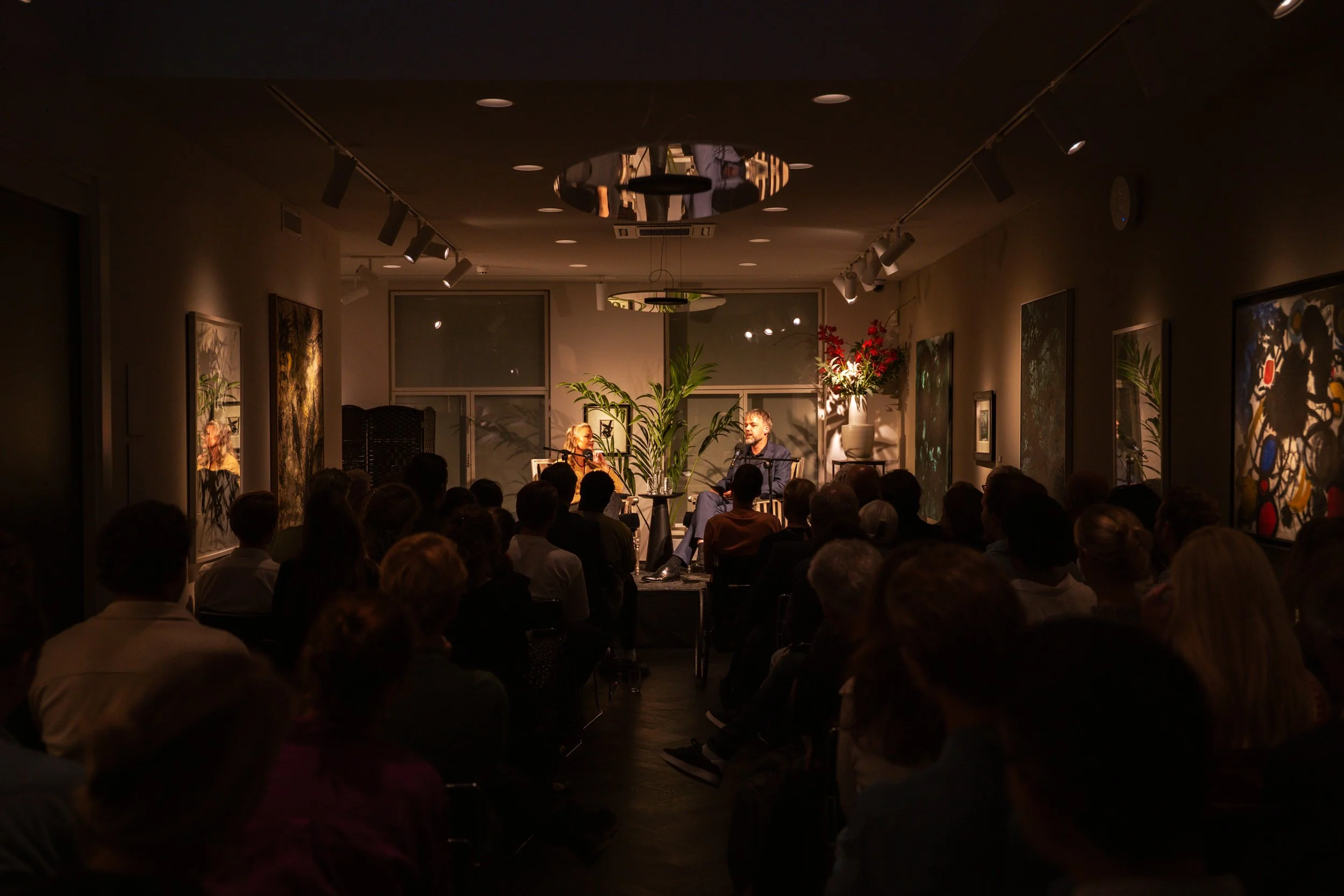 Ambassade Invites, Hotel Ambassade