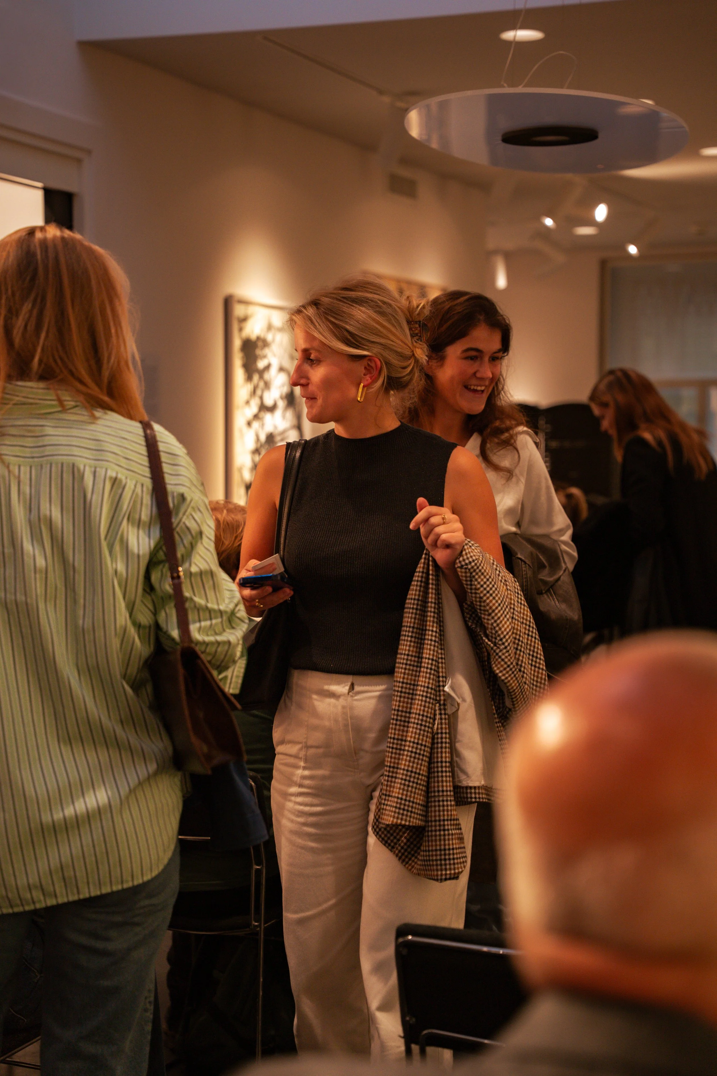 Ambassade Invites, Hotel Ambassade