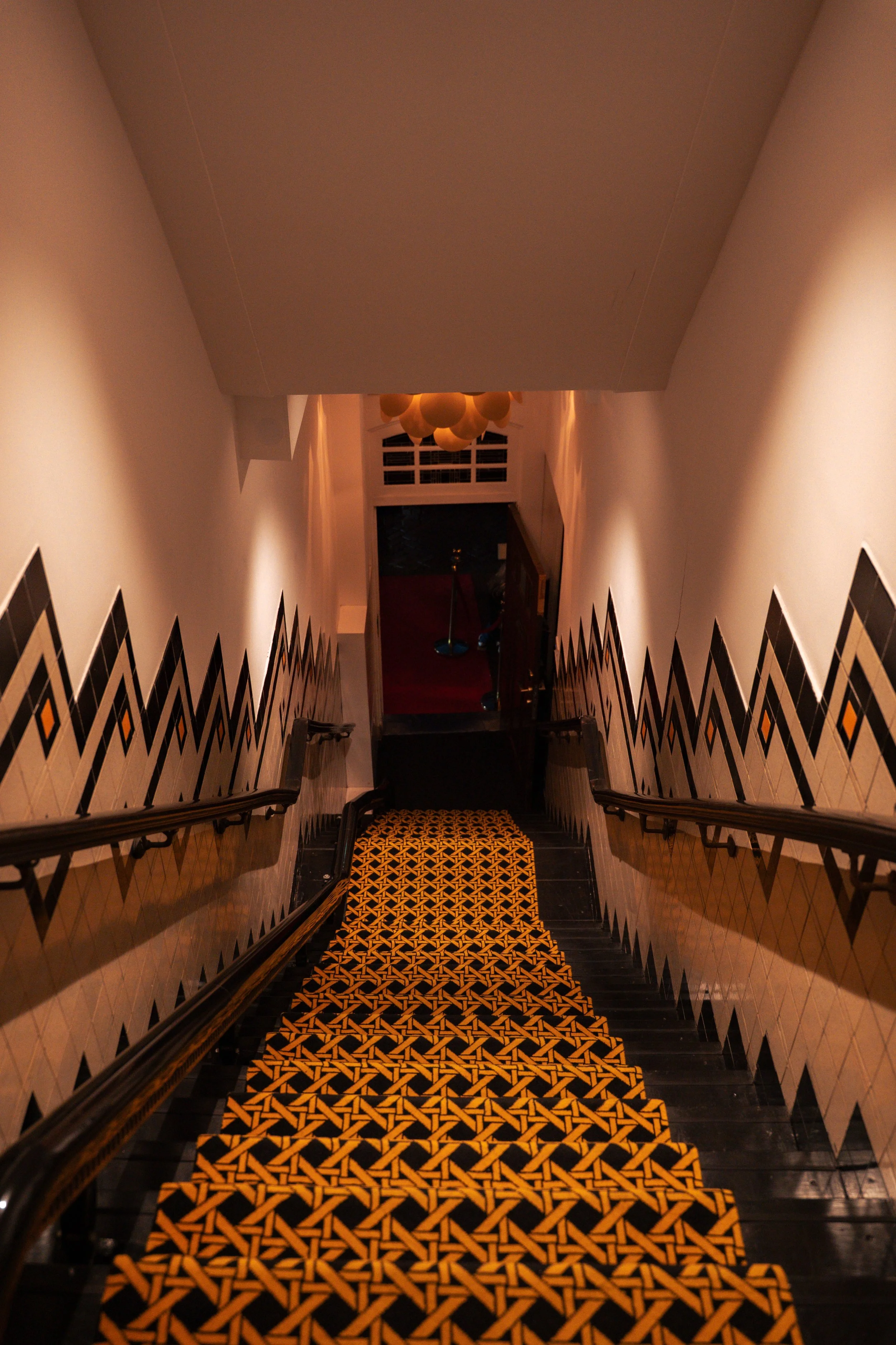 Ambassade Invites, Hotel Ambassade