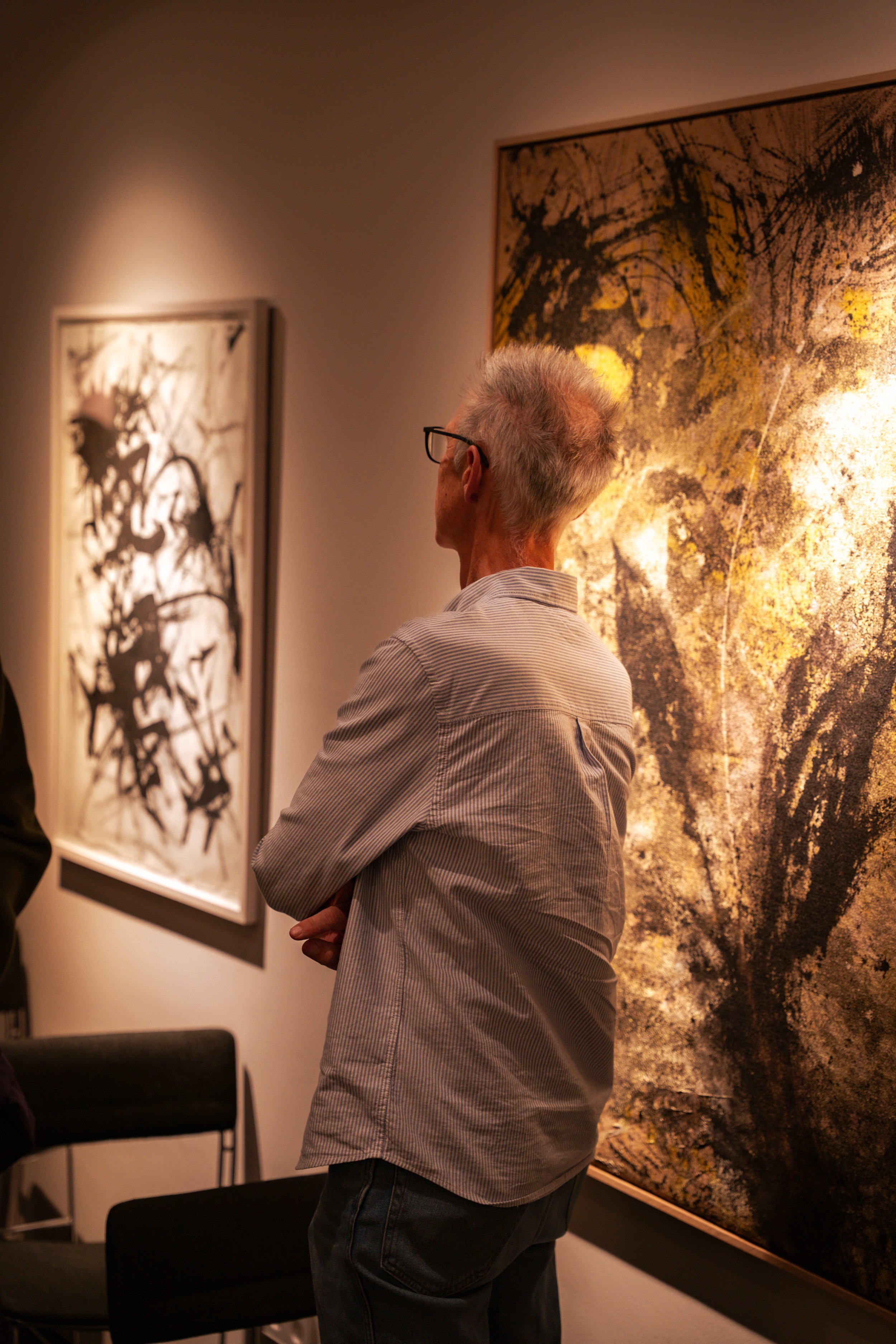 Ambassade Invites, Hotel Ambassade