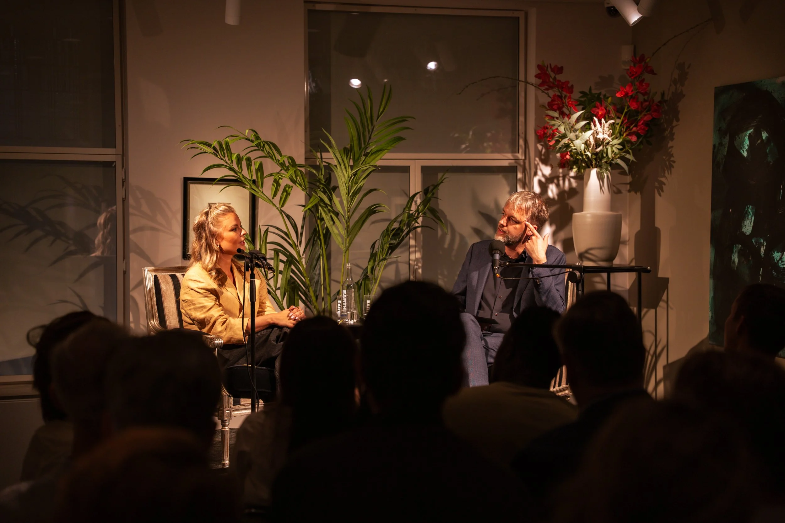 Ambassade Invites, Hotel Ambassade