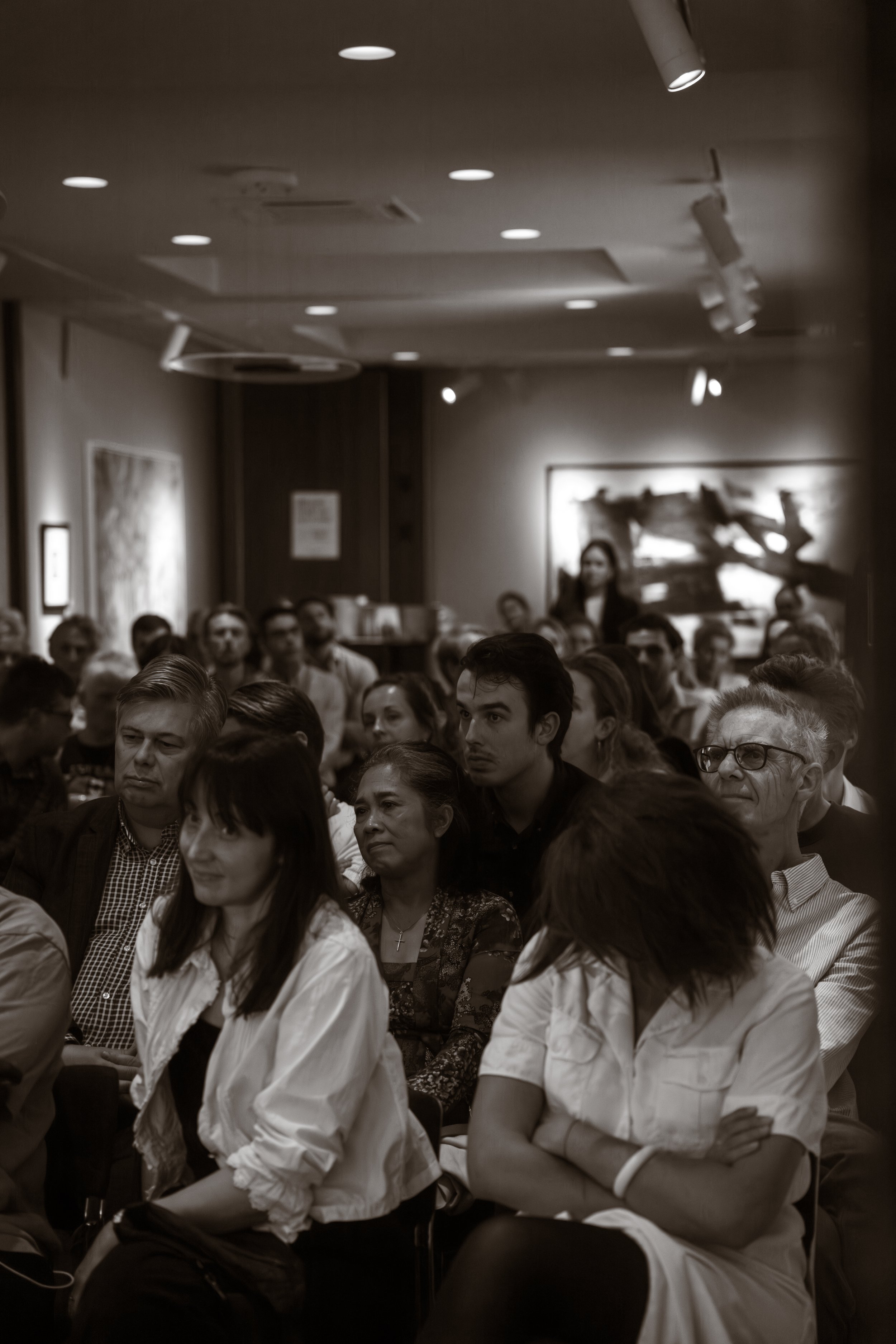 Ambassade Invites, Hotel Ambassade