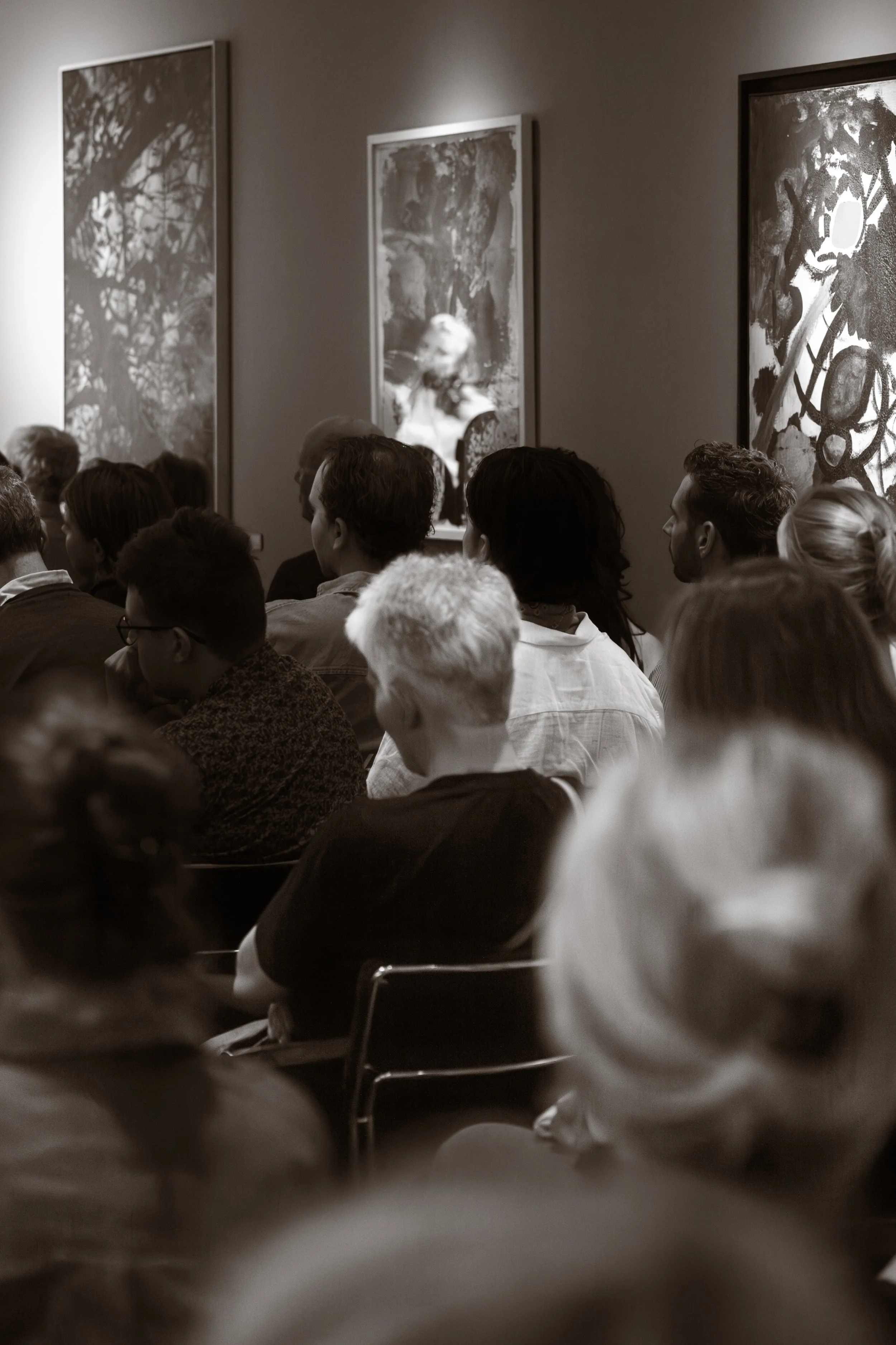 Ambassade Invites, Hotel Ambassade