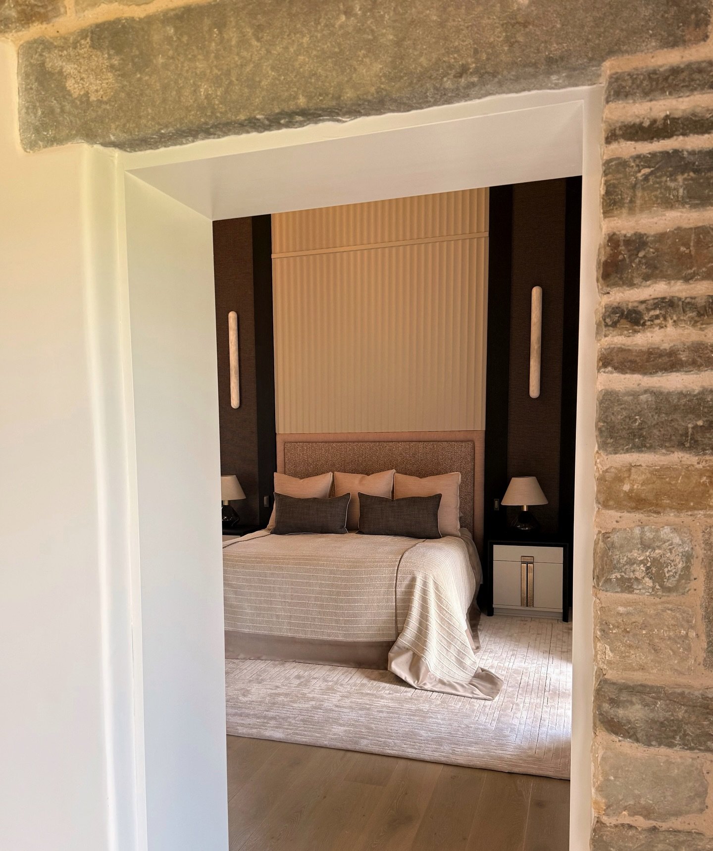 Principal Bedroom | Designing for Scale

Designing for scale is one of those challenges that looks effortless once it&rsquo;s solved.

This principal bedroom has incredible proportions, with over 6m in ceiling height, but that created a problem. The 