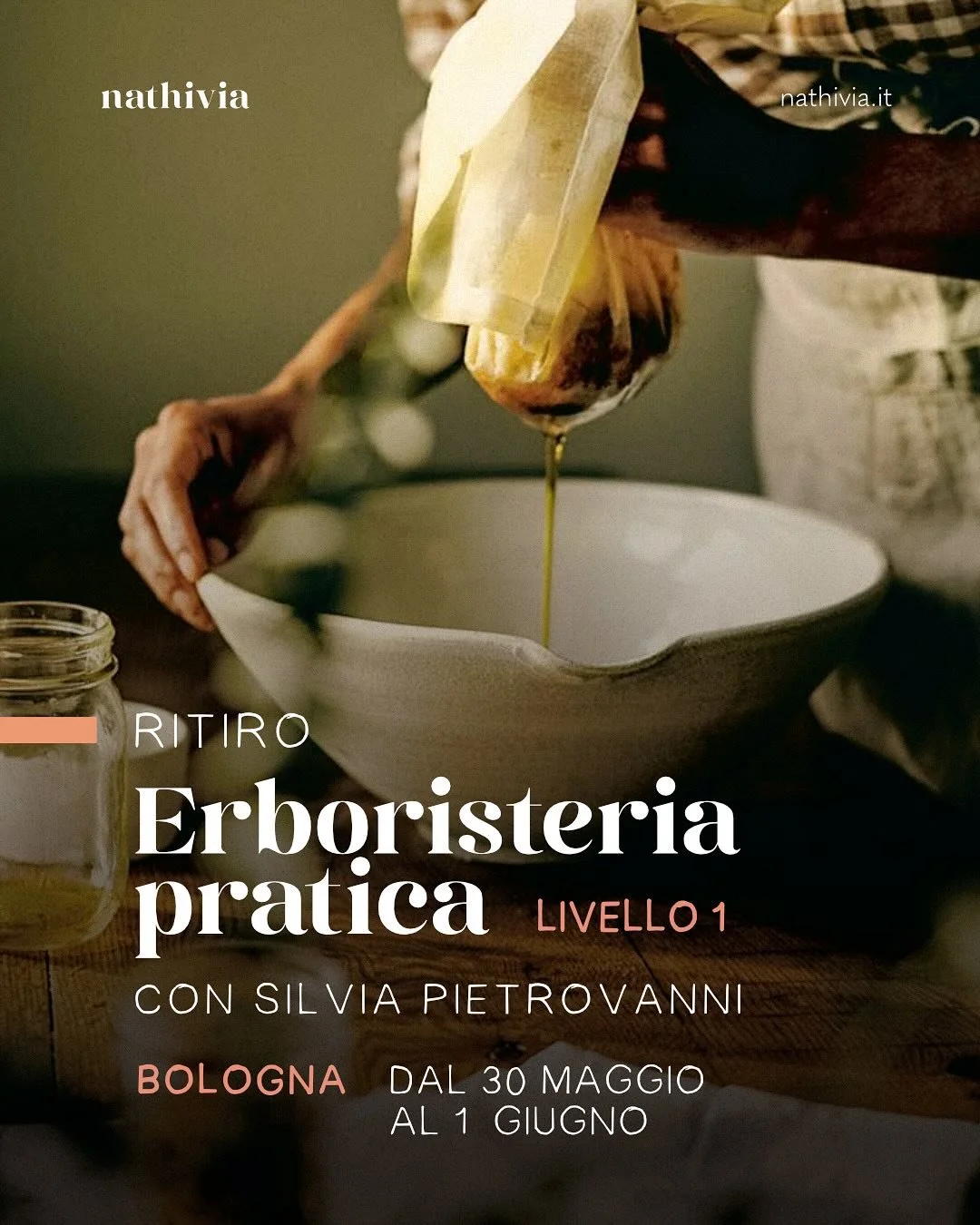 Silvia Pietrovanni dice sempre che maneggiare una pianta di trasforma. 
Ogni volta che organizziamo un ritiro con lei capiamo quanto &egrave; vero, e lo capiscono anche tutte le persone che partecipano. 
Perci&ograve; gli eventi con lei fanno sempre 