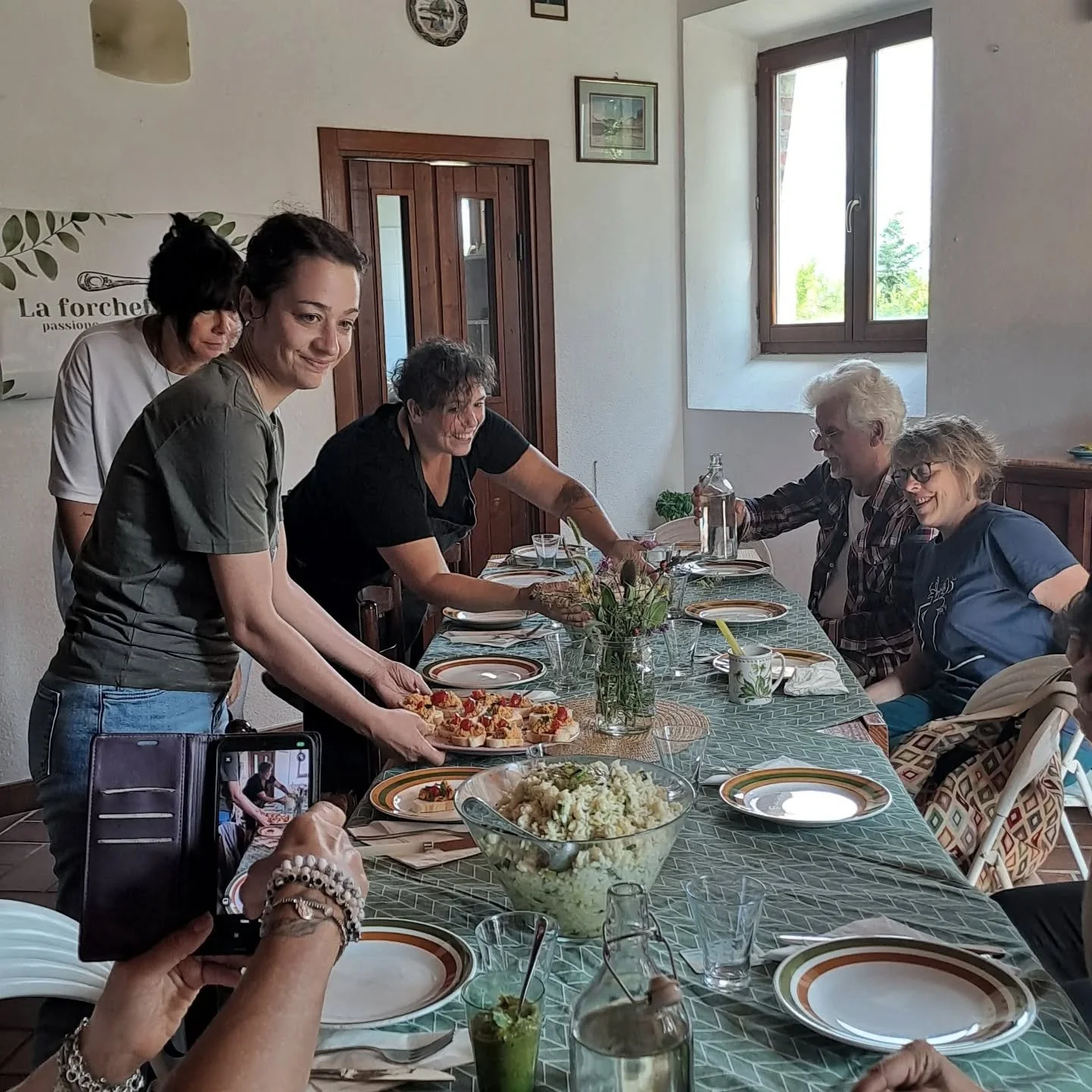 Crediamo in un mondo in cui la parola Natura non &egrave; qualcosa di separato da noi. Crediamo in un tempo in cui io posso incontrarti davvero, riconoscerti, sentirti. E insieme possiamo guarire ogni cosa, tornare a ci&ograve; che siamo, nella genti