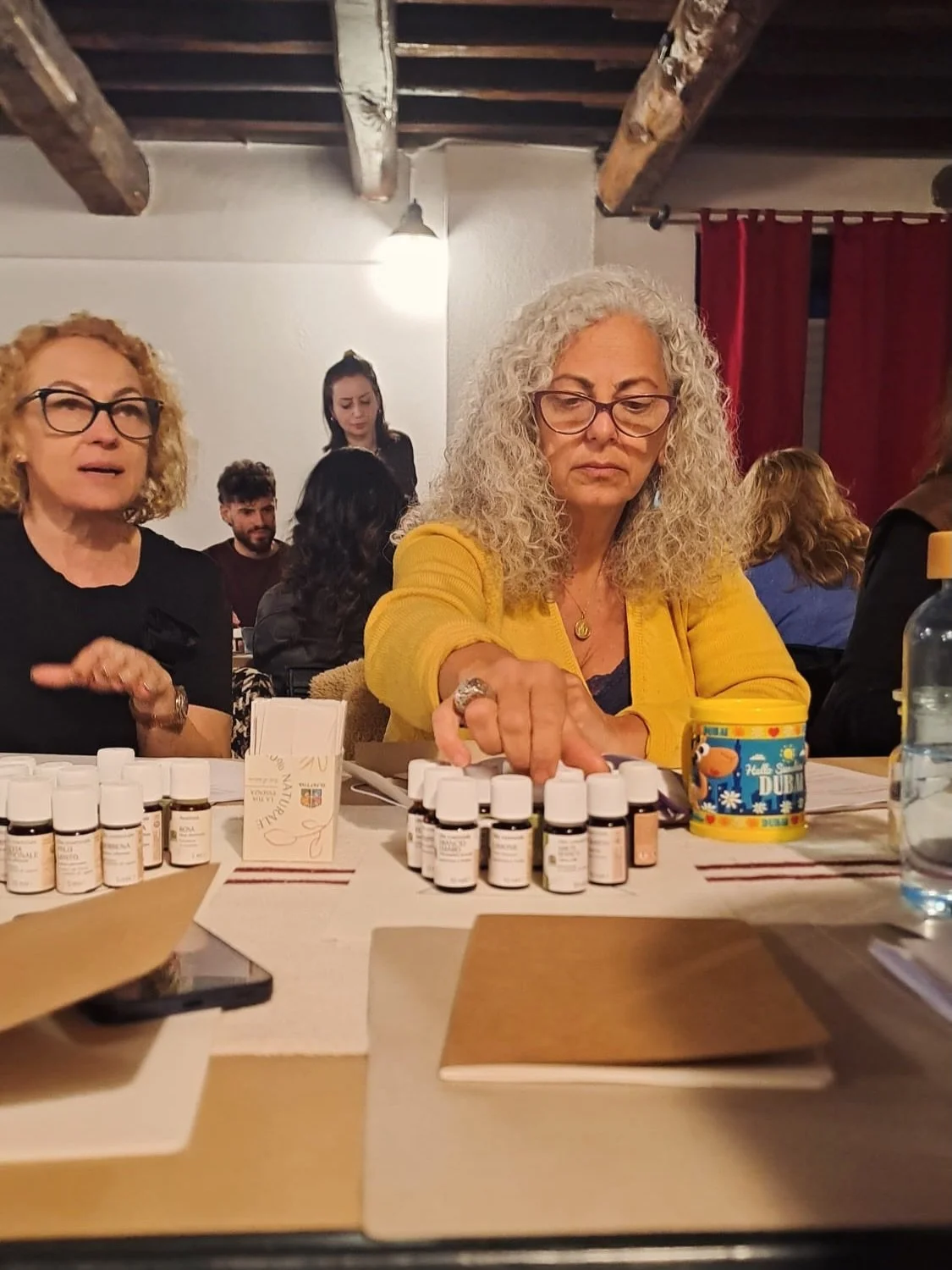 Questo weekend abbiamo ospitato il Workshop di Profumeria Botanica di Barbara Pozzi, aromaterapeuta e naso di @olfattiva 

Ogni partecipante ha realizzato il proprio profumo, ispirato ad un&rsquo;immagine, una sensazione, un luogo.

L&rsquo;olfatto &