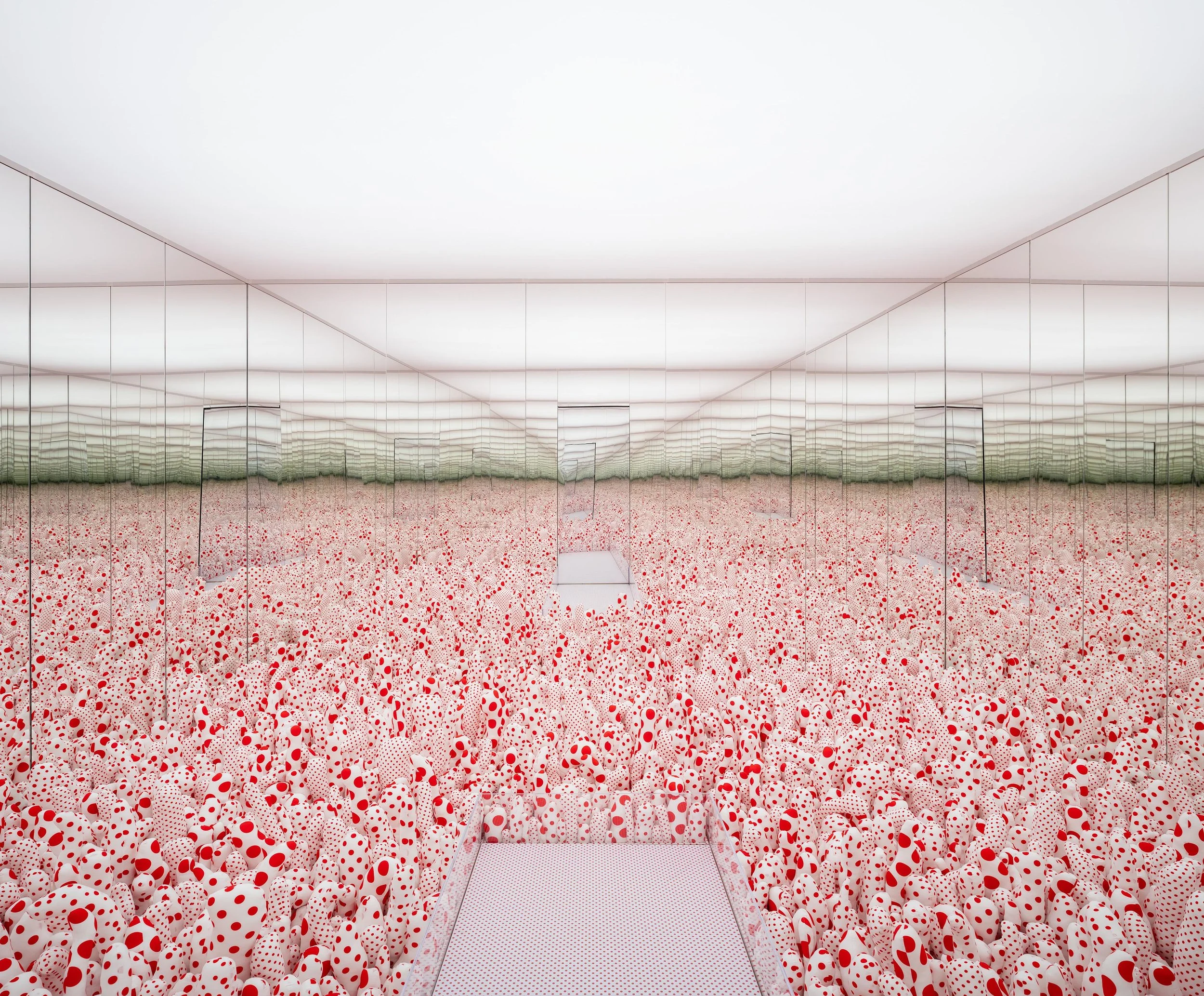 Yayoi Kusama, "Infinity Mirror Room—Phalli’s Field, Floor Show” (1965/2017) / Hirshhorn Museum, Washington, DC