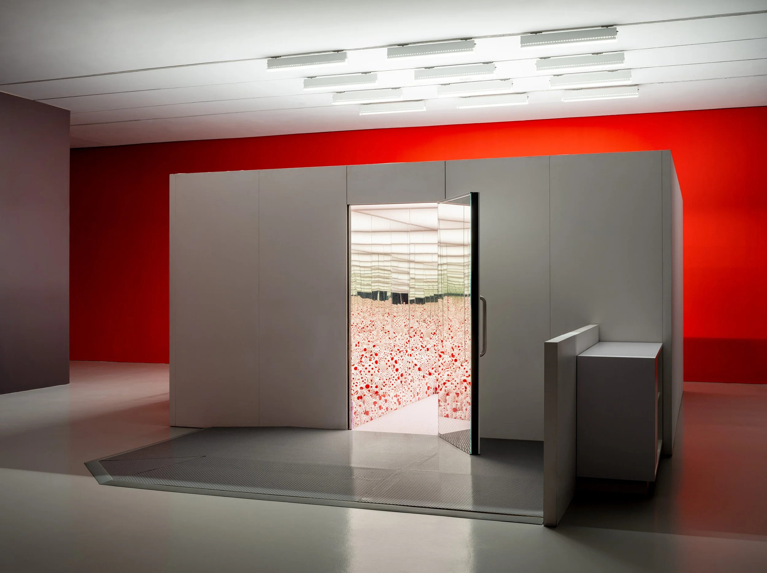 Yayoi Kusama, "Infinity Mirror Room—Phalli’s Field, Floor Show” (1965/2017) / Hirshhorn Museum, Washington, DC