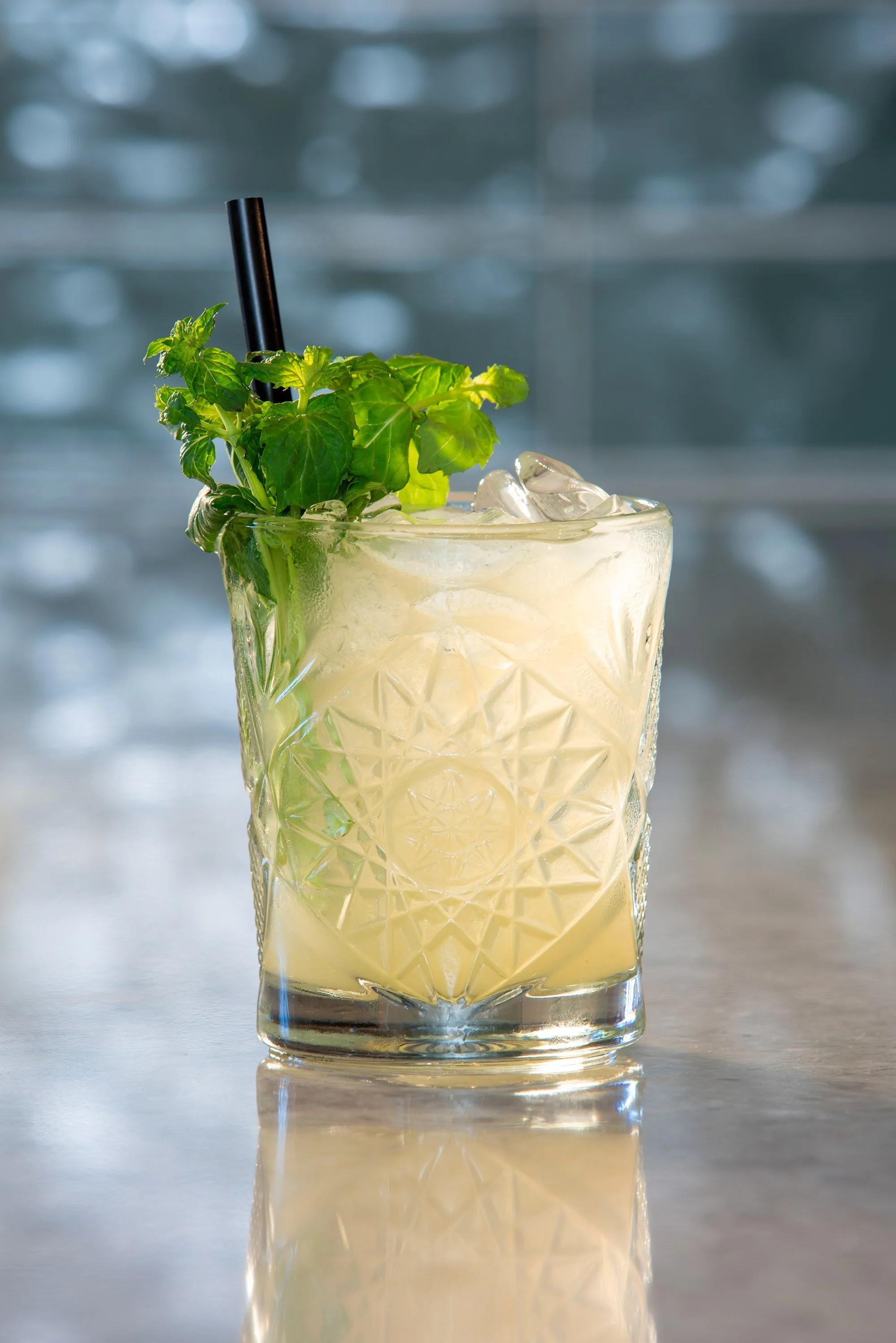 Sparrow Rooftop at Moxy Hotel St. Petersburg Downtown / Wurzak Group