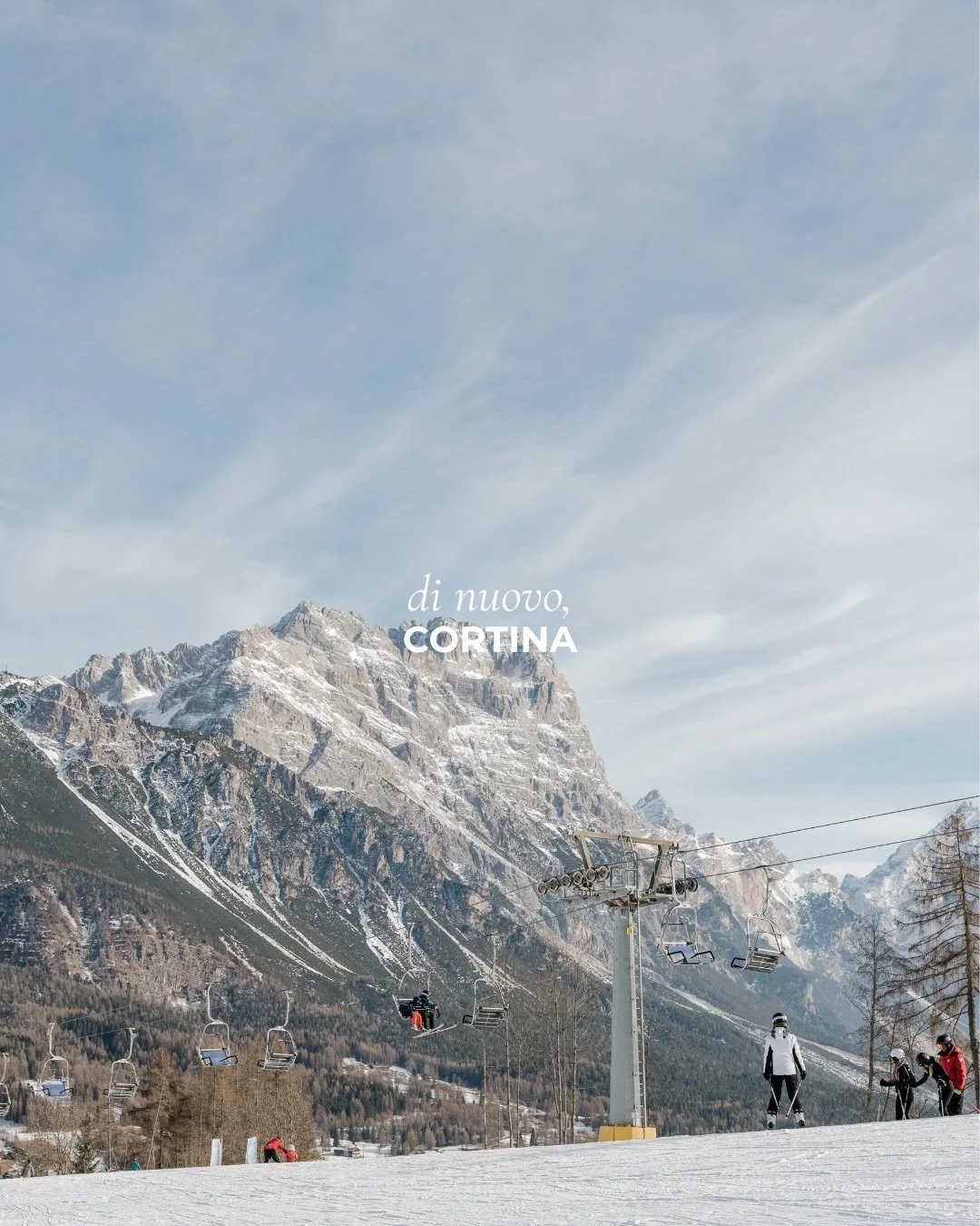 Di nuovo, Cortina.
&bull;
In questi giorni Cortina &egrave; ovunque.
Le Olimpiadi riportano gli occhi su queste montagne
e, inevitabilmente, mi riportano a gennaio di un anno fa.
&bull;
Queste non sono le foto &ldquo;pi&ugrave; perfette&rdquo;.
Non s