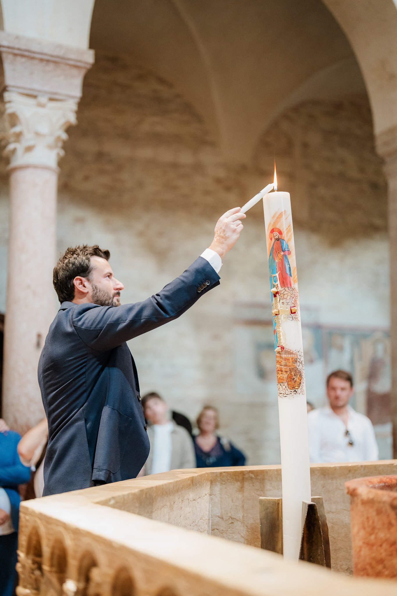 battesimo-duomo-verona-accensione-cero.jpg