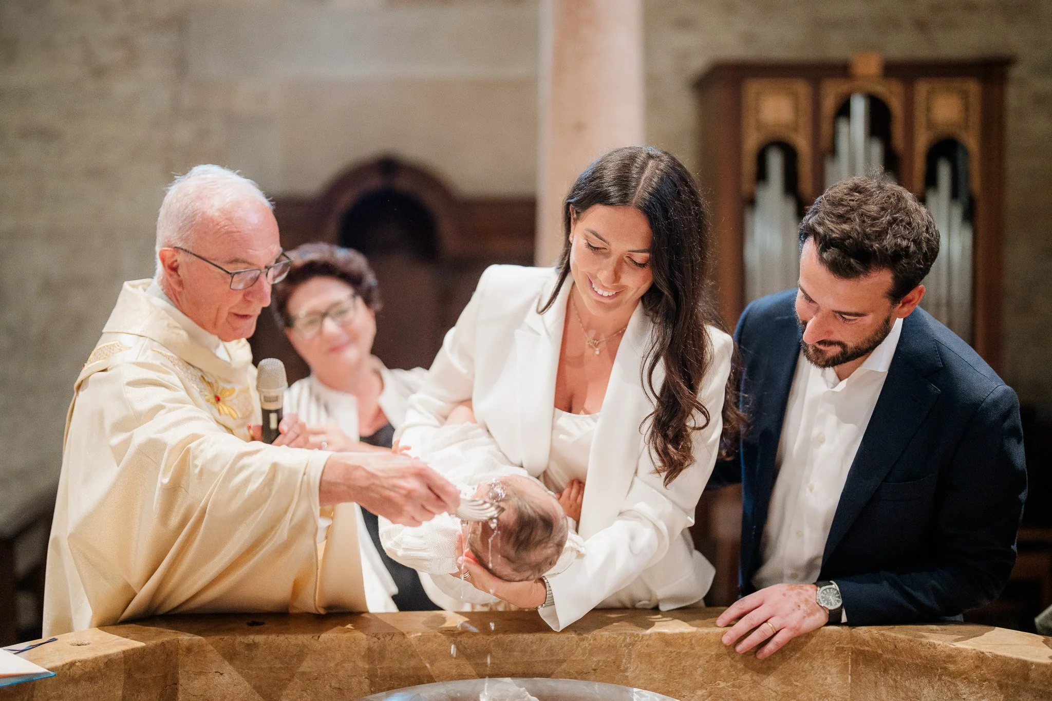 battesimo-duomo-verona-benedizione-acqua-bambino.jpg
