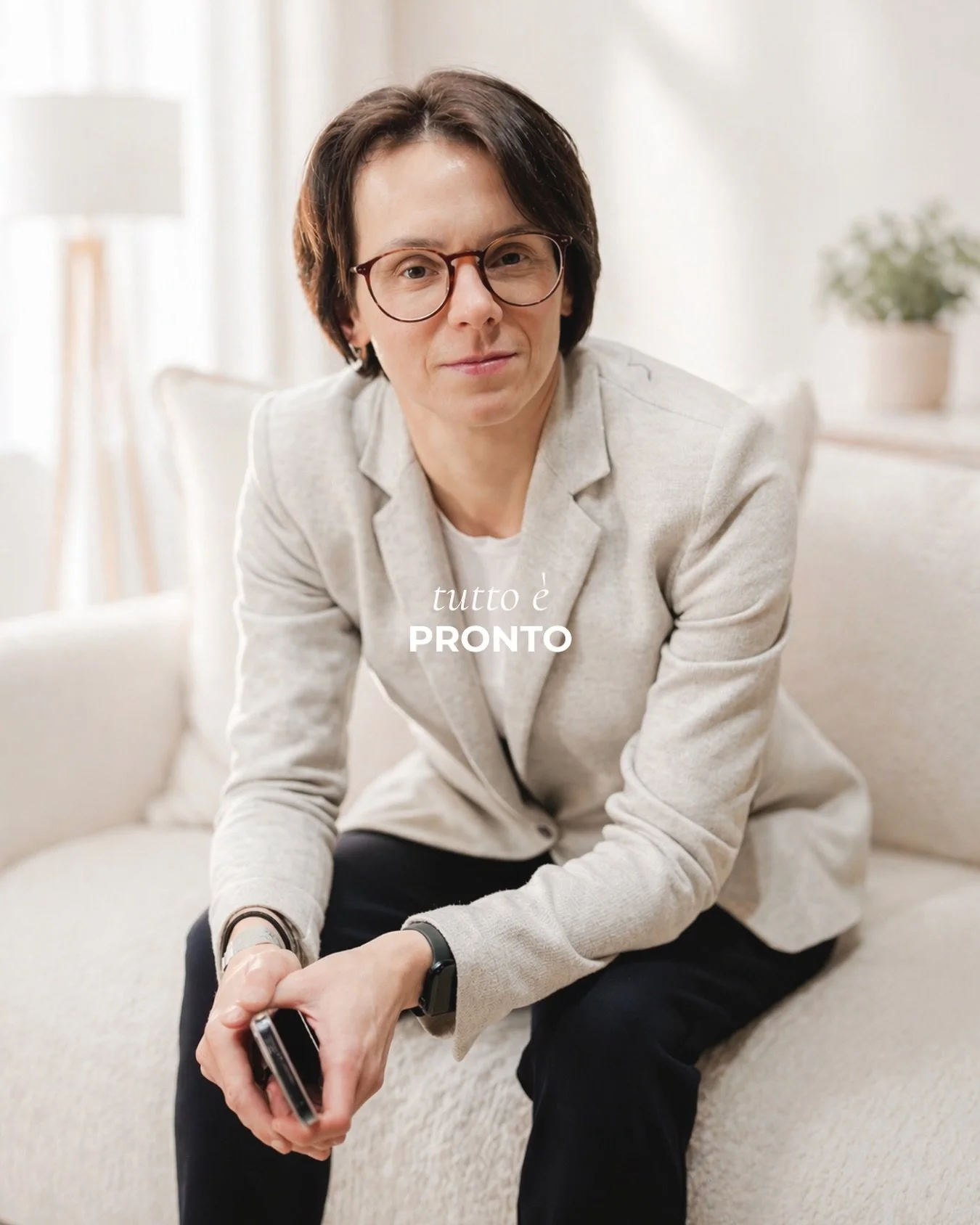 Negli ultimi mesi ho lavorato in silenzio.
Ho rimesso ordine, alleggerito, scelto con pi&ugrave; precisione cosa mostrare e cosa lasciare andare.
Ho costruito un sito che mi rappresenta davvero, definito un tono pi&ugrave; maturo, pi&ugrave; essenzia