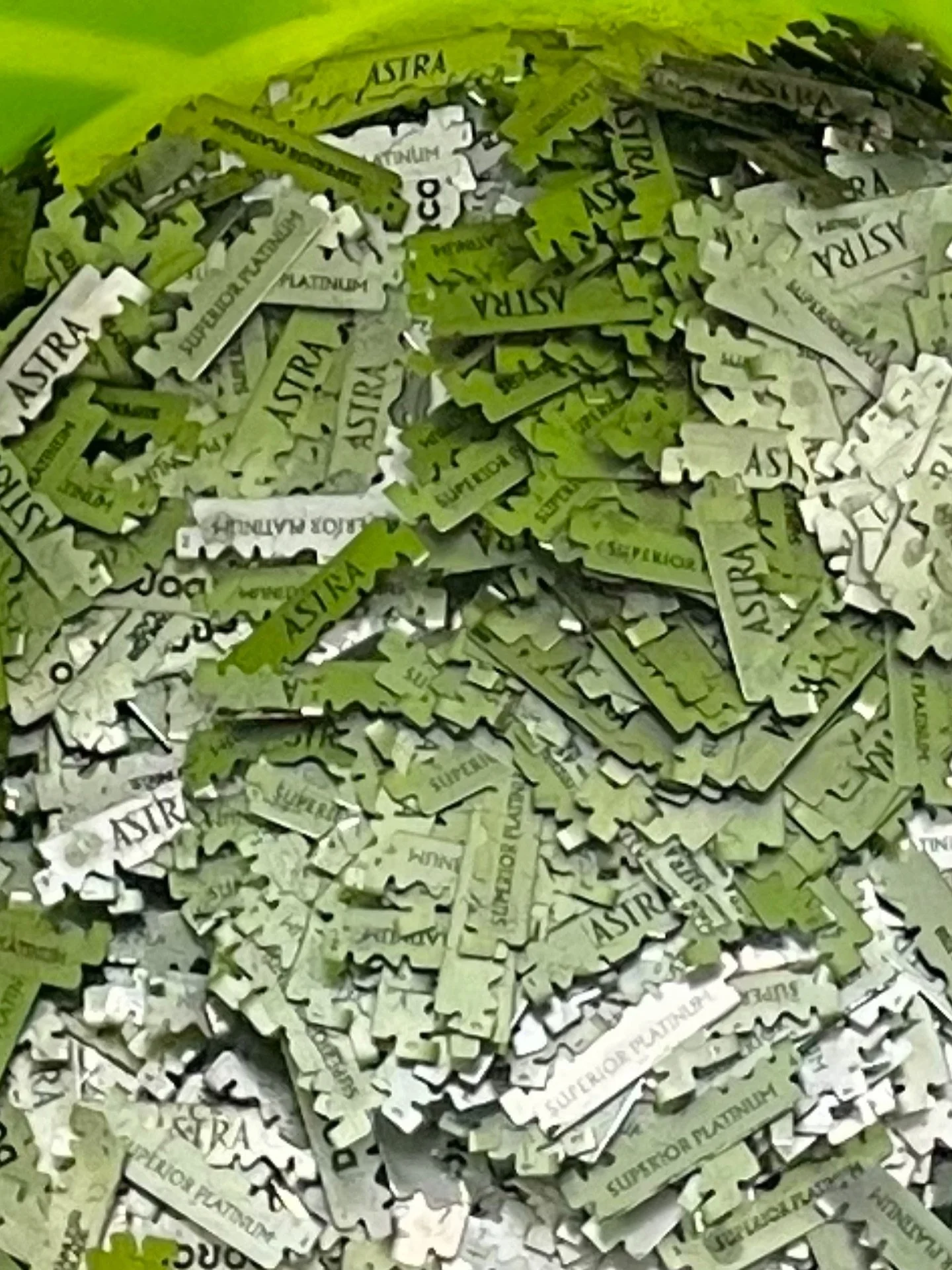 This bin may not look like much&hellip;.
But it&rsquo;s already diverted 1,400 blades from landfills. Every blade counts. 
Every shop matters. 
Let build a cleaner future together. 
#Impact #EdgeCycle #ecofriendly