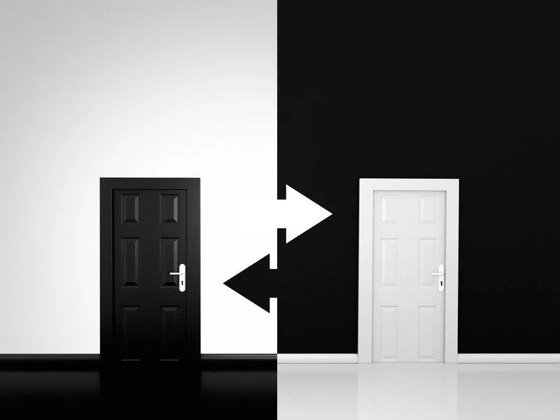 Choosing the Right Screen: Commercial vs. Consumer Displays (and Why It Matters)