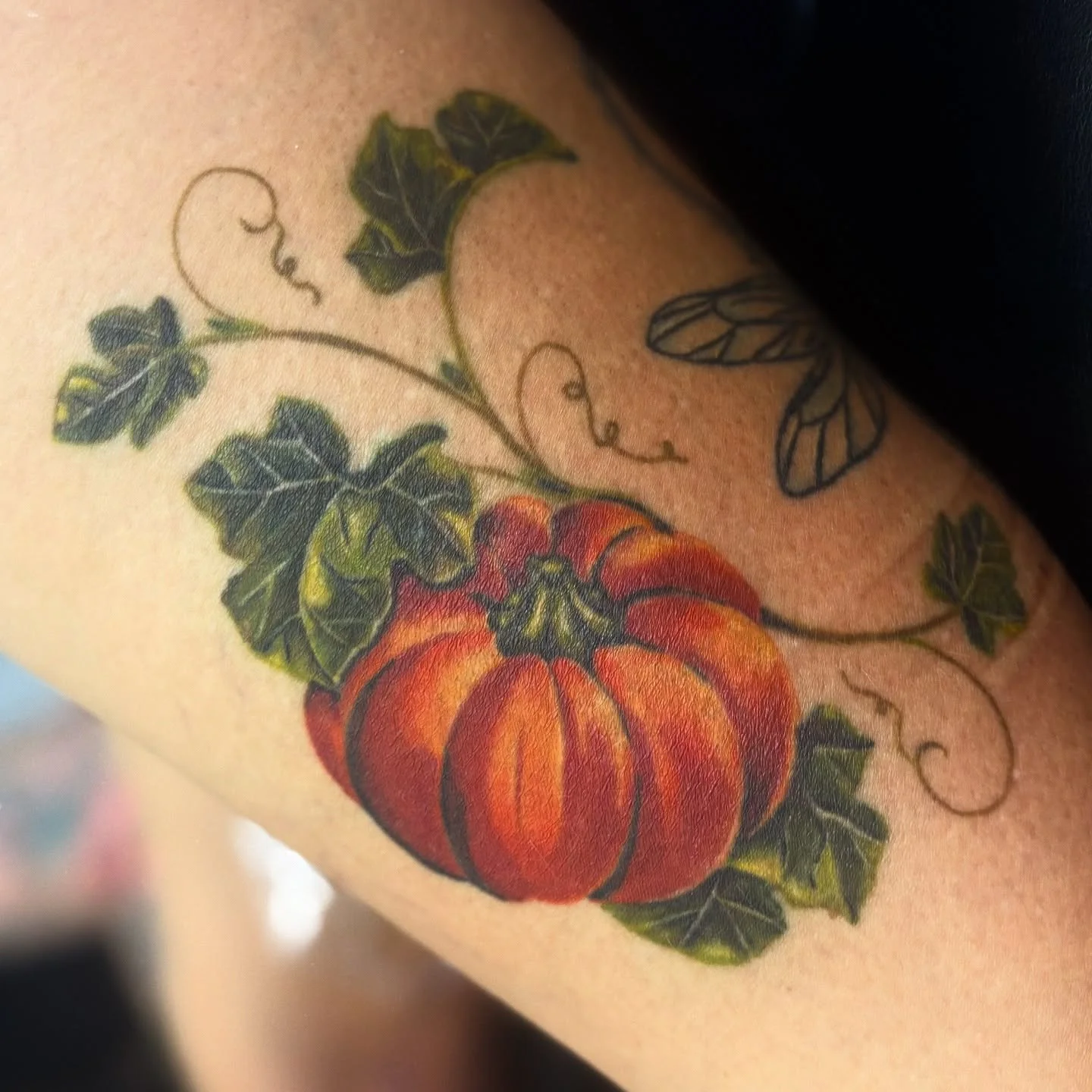 I&rsquo;m so happy it&rsquo;s spooky season 🍁🎃

This pumpkin is over a year healed with no touch-ups. It&rsquo;s rare I get to see my work healed so photos of your healed tattoos are always more than welcome! It&rsquo;s super helpful for to see how