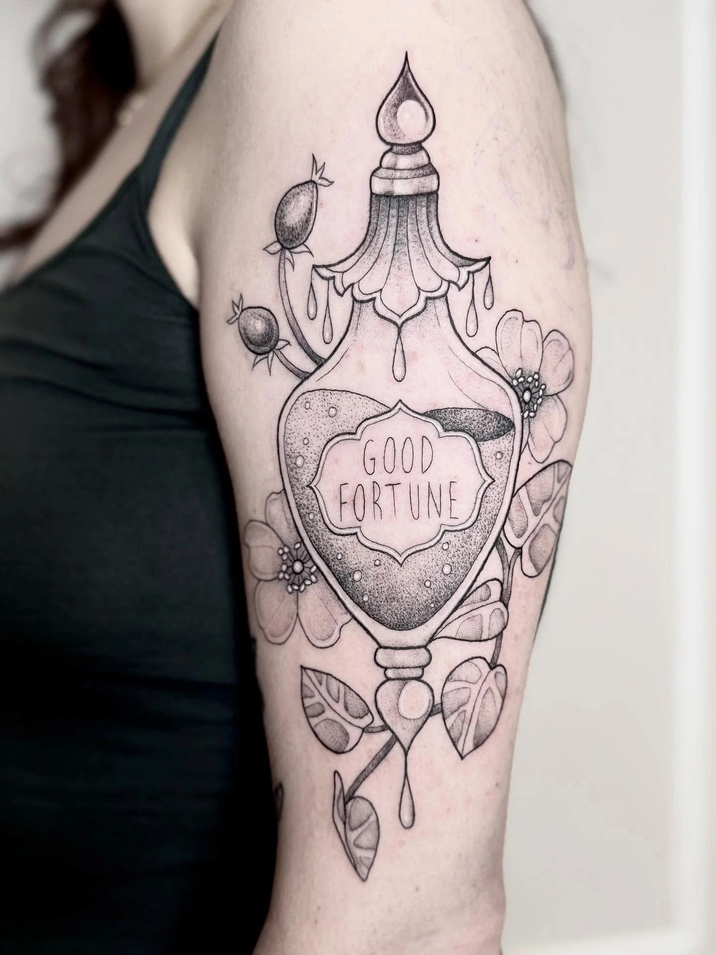 What a treat doing these two tattoos (swipe for the second!!) 

Complete freedom with design, I had an absolute blast. 

#tattoos #witch #witchytattoo #linework #femaletattooer #uktattoo #ink #inked #dotwork #dotworktattoo #botanicaltattoo