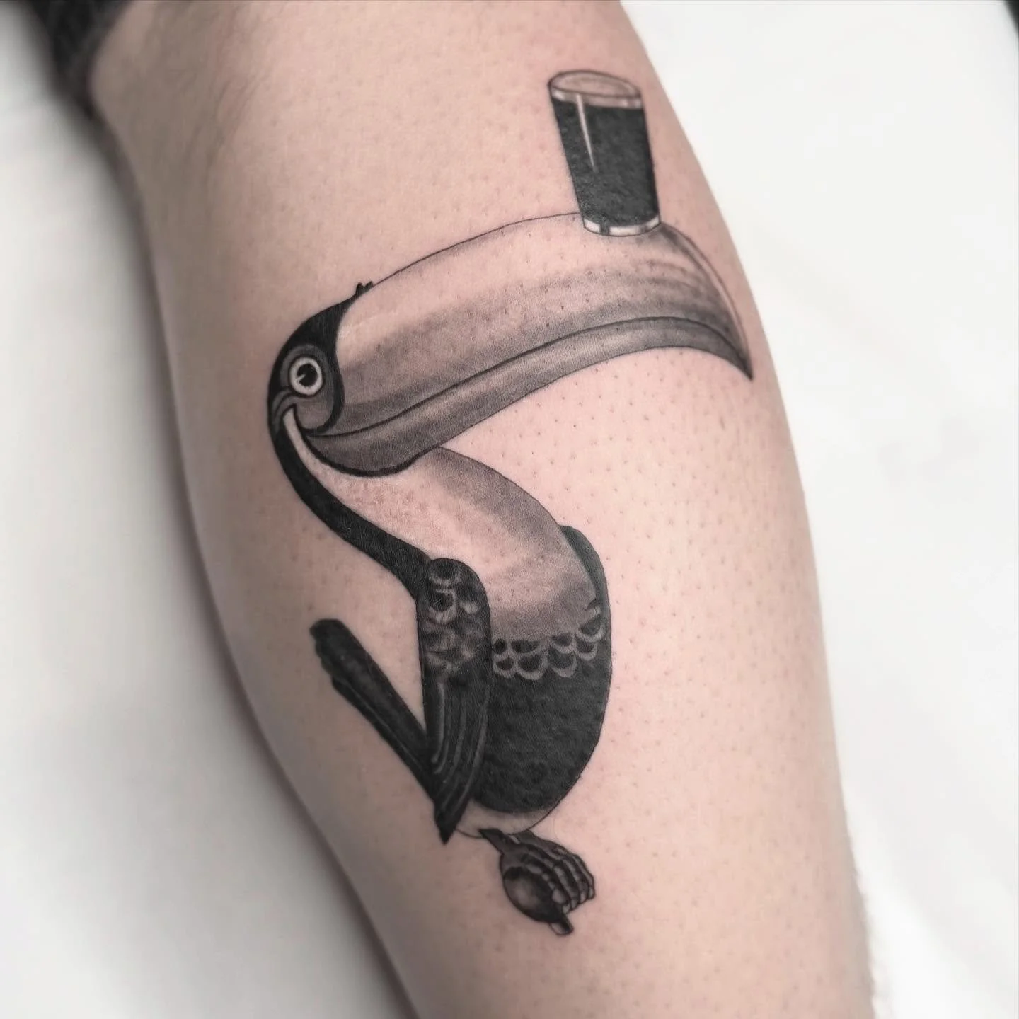 Splitting the G &hellip;. 

I got to tattoo the legendary Guinness toucan today 🥹 
Swipe for process 💗

#guinnessdraught #guinness #guinnesstime #toucan #tattoo #tattoos #ink #irishtattoo #blackwork #blackworktattoos #inked #femaletattooartists #ar