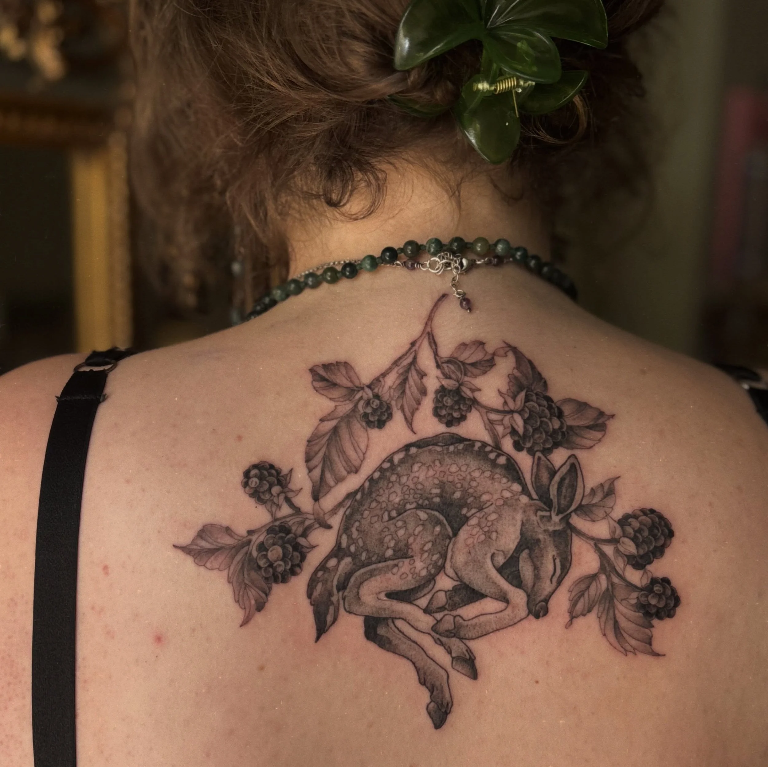 A little baby fawn having a nap amongst the bramble 🪵🪻🌿🌜

I loved making this so much! Thank you @ruby_tremain for trusting me with your first tattoo ♡

#fawn #deer #backtattoo #botanicaltattoo