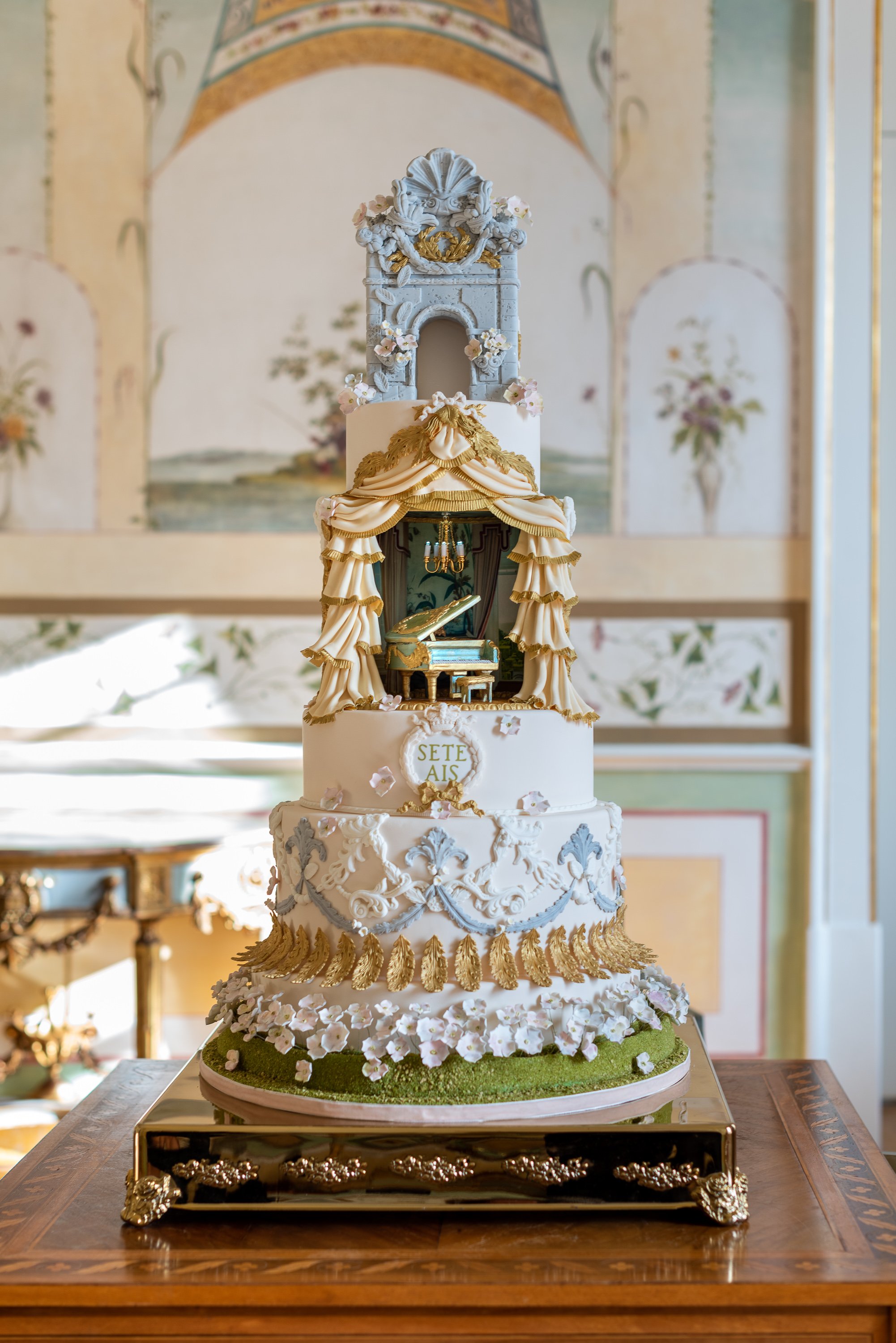 Portugal wedding, cake designer, Julie Deffense, creating elegant and bespoke wedding cakes for destination weddings