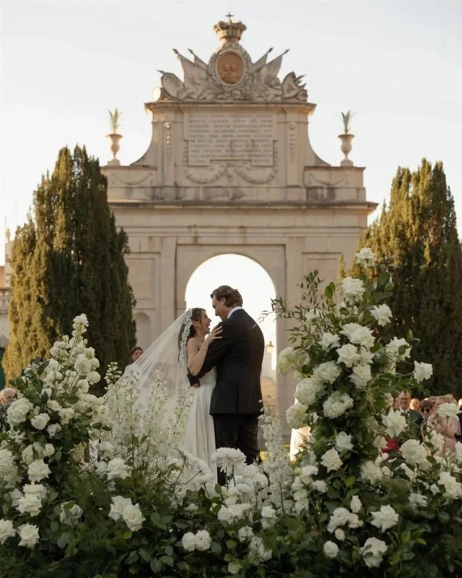 Elegant wedding in a historic palace in Portugal