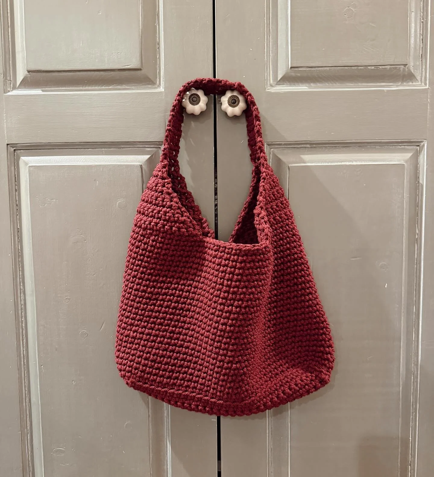 Shoulder rope tote, designed by me 🍷🥀🌶️

#crochet #handmade #shopsmall #smallbusiness #shoplocal #newjersey