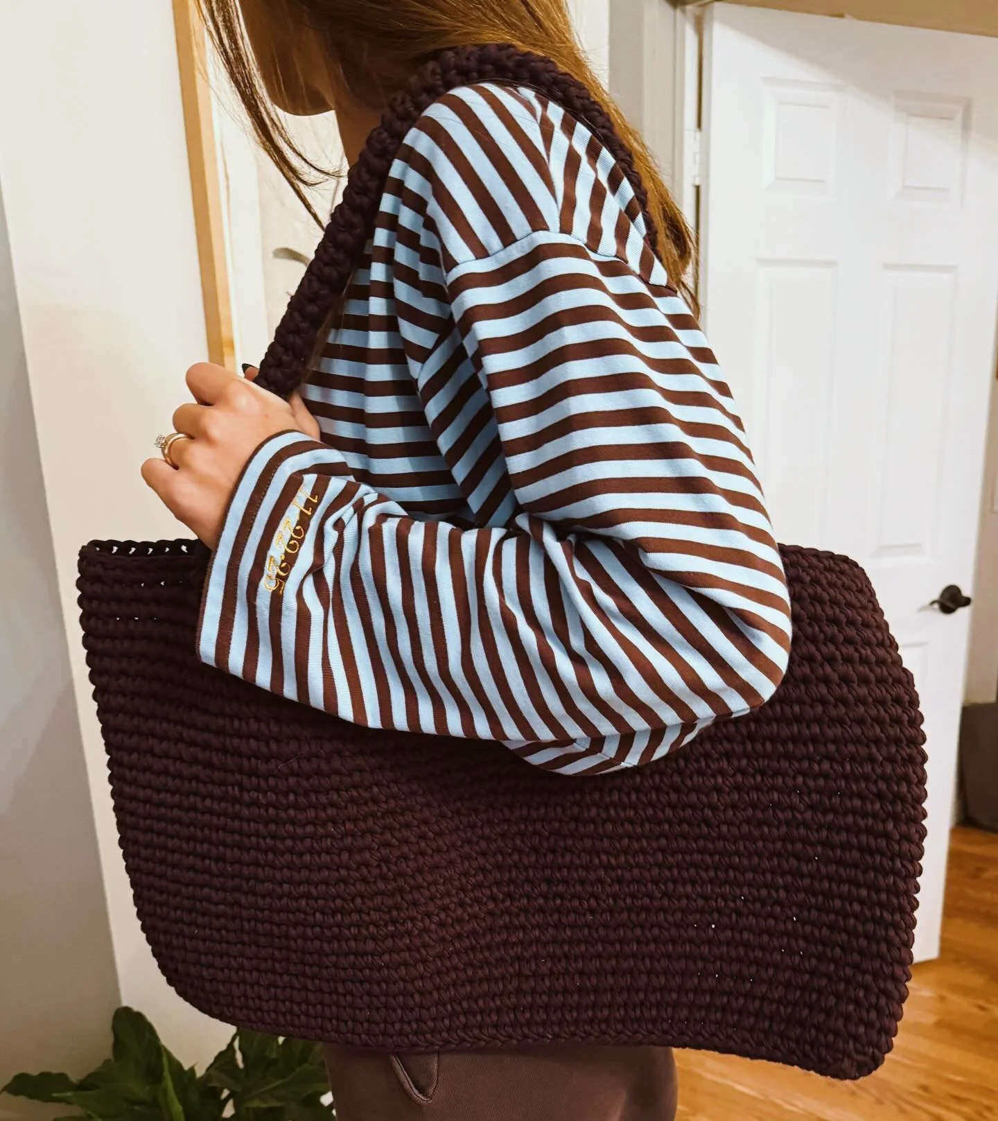 One of one - XL dark chocolate tote 👜🍫 - on my website

Can be used as a small weekender or a big weekday tote. Fits a laptop with plenty of room for a water bottle and anything else you might need! There&rsquo;s also a small internal pocket in thi