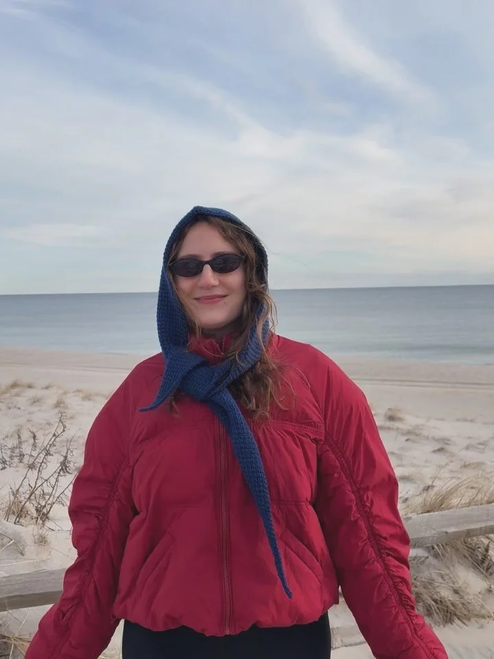 We love the Hyde Hood!!!! Alyssa is wearing Size 2 in a custom color 🫶🏼⭐️ 

#handmade #crochet #crochethood #winter #shopsmall