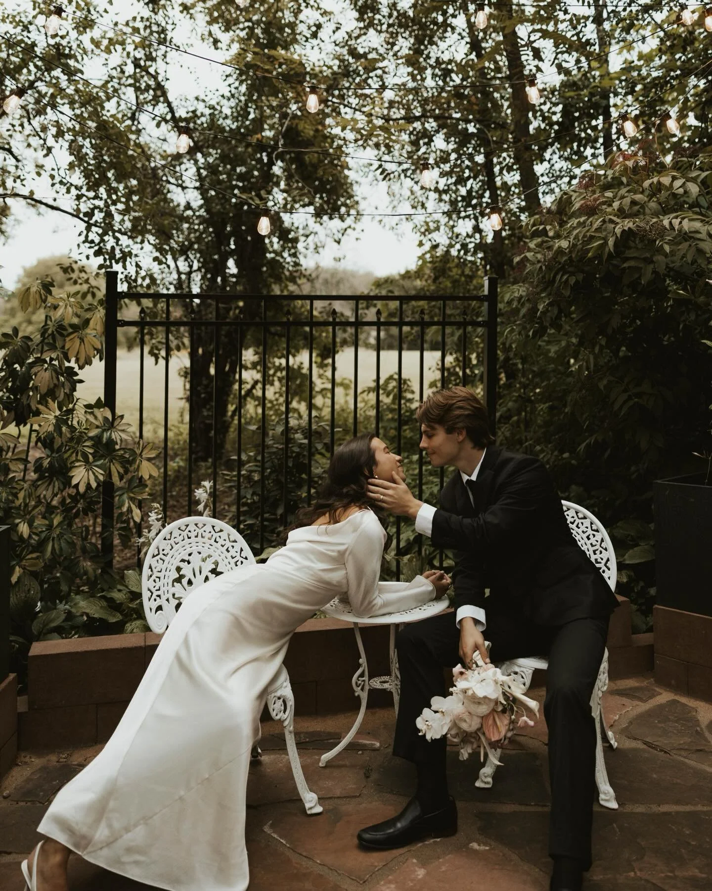 dreaming of these romantic garden bridals 🍇✨🌿🍸

Host: @emma.rosephoto 
Photographer: @haileyannphoto 
Planning: @magnoliatreeweddings 
Florals: @louna.studios 
Model: @victoriaabloomquist
Venue: @trellis.weddings 

Bridal portraits, wedding photog