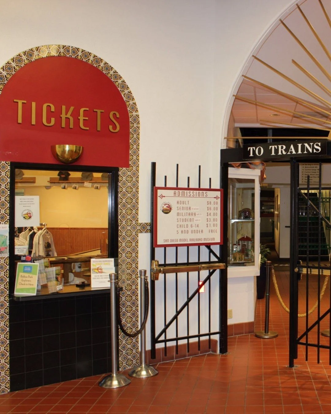 San Diego Model Railroad Museum
Balboa Park, San Diego CA

El museo de modelismo ferroviario m&aacute;s grande del
mundo se encuentra en San Diego. Ubicado en el
coraz&oacute;n de Balboa Park, el San Diego Model Railroad
Museum ofrece una vista detal