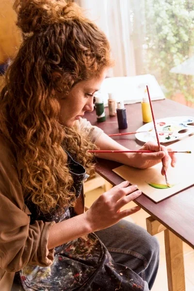 How Art and Games Help Pre-Teens &amp; Teens Open Up in Therapy