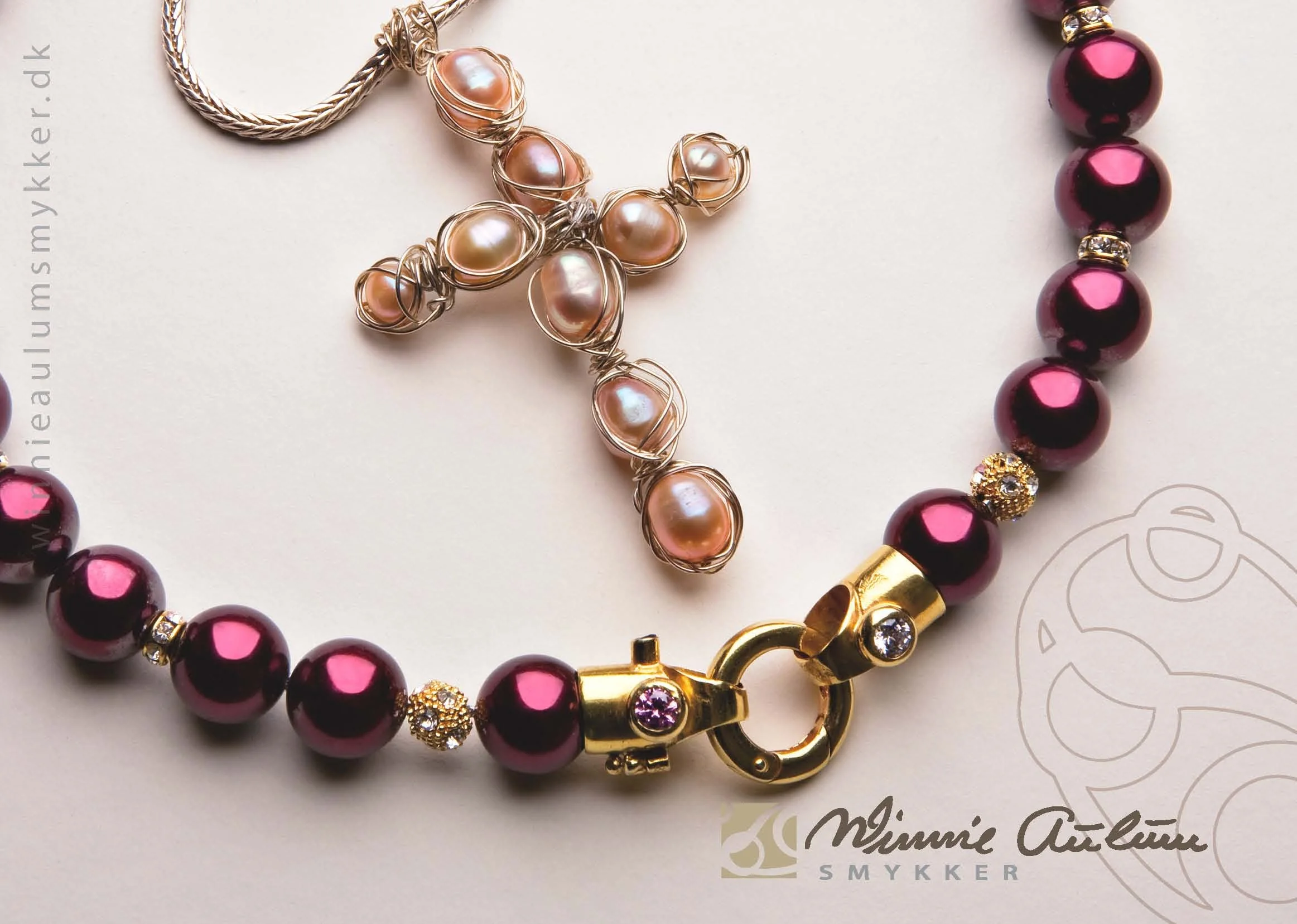 Smykker med perler og gulddele